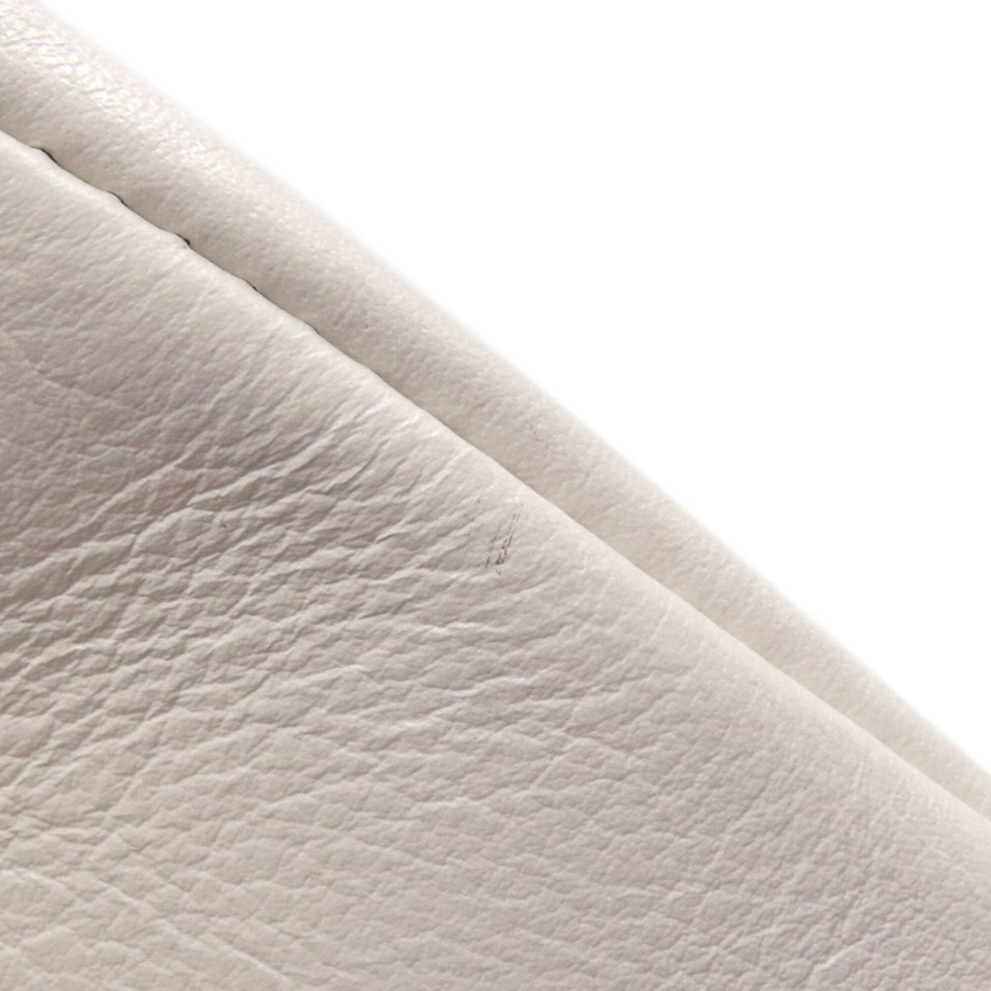 Tod's White Leather Handbag (Pre-Owned)