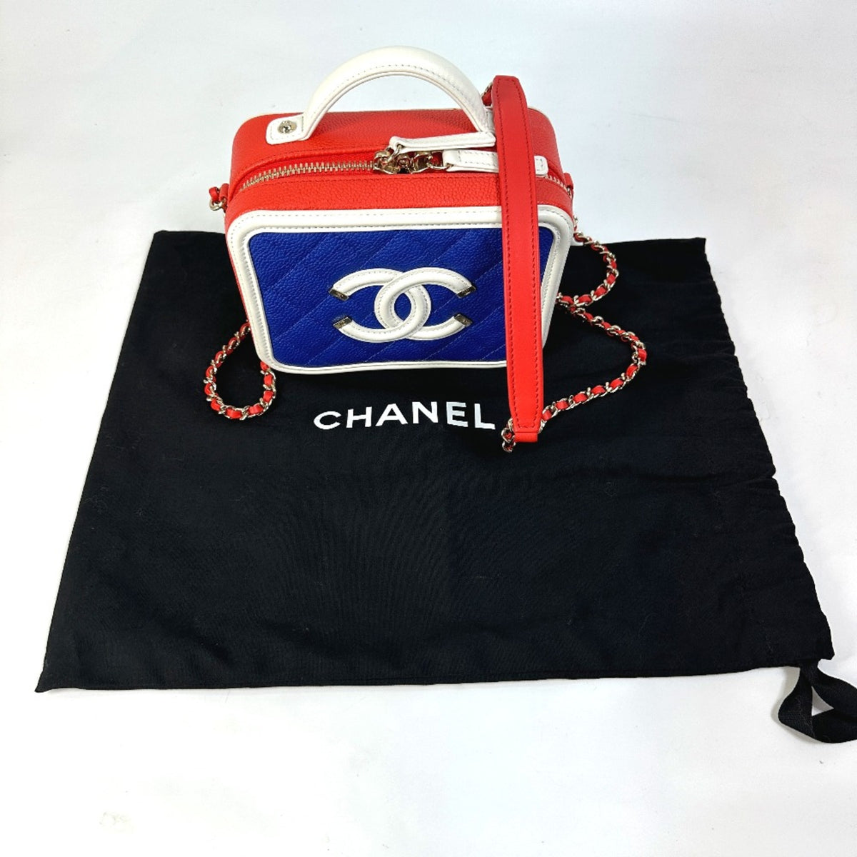 Chanel Red Leather Shoulder Bag (Pre-Owned)