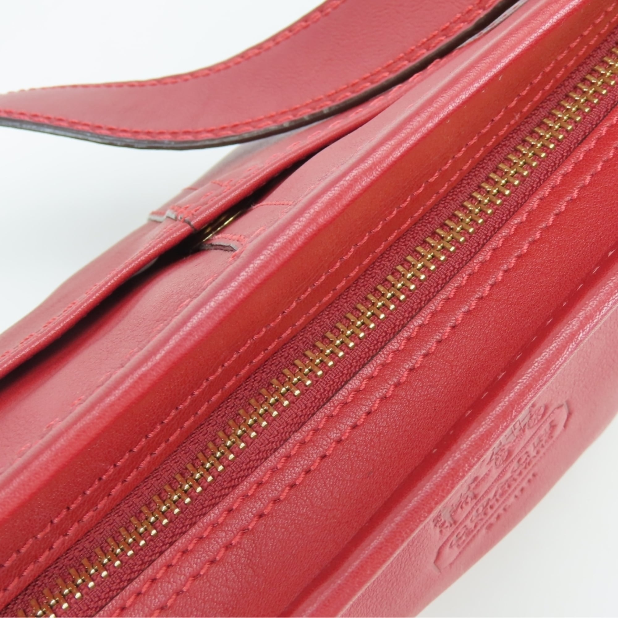 Coach Red Color Leather Shoulder Bag (Pre-Owned)