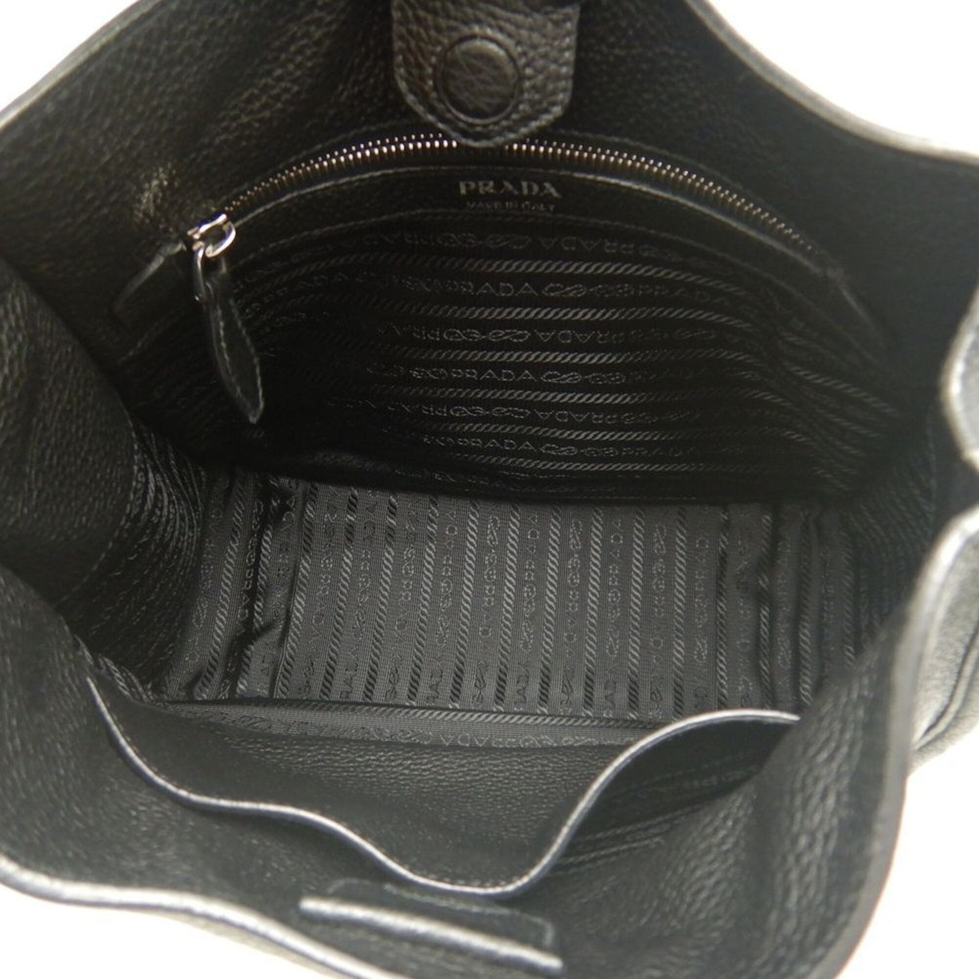 Prada Nero Leather Shoulder Bag (Pre-Owned)