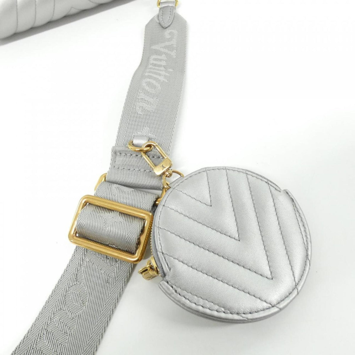 Louis Vuitton Silver Leather Pochette Pouch Shoulder Bag (Pre-Owned)