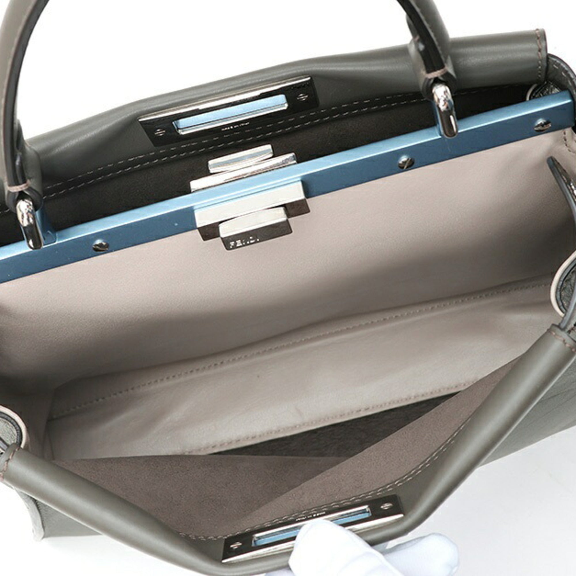Fendi Gray Leather Shoulder Bag (Pre-Owned)