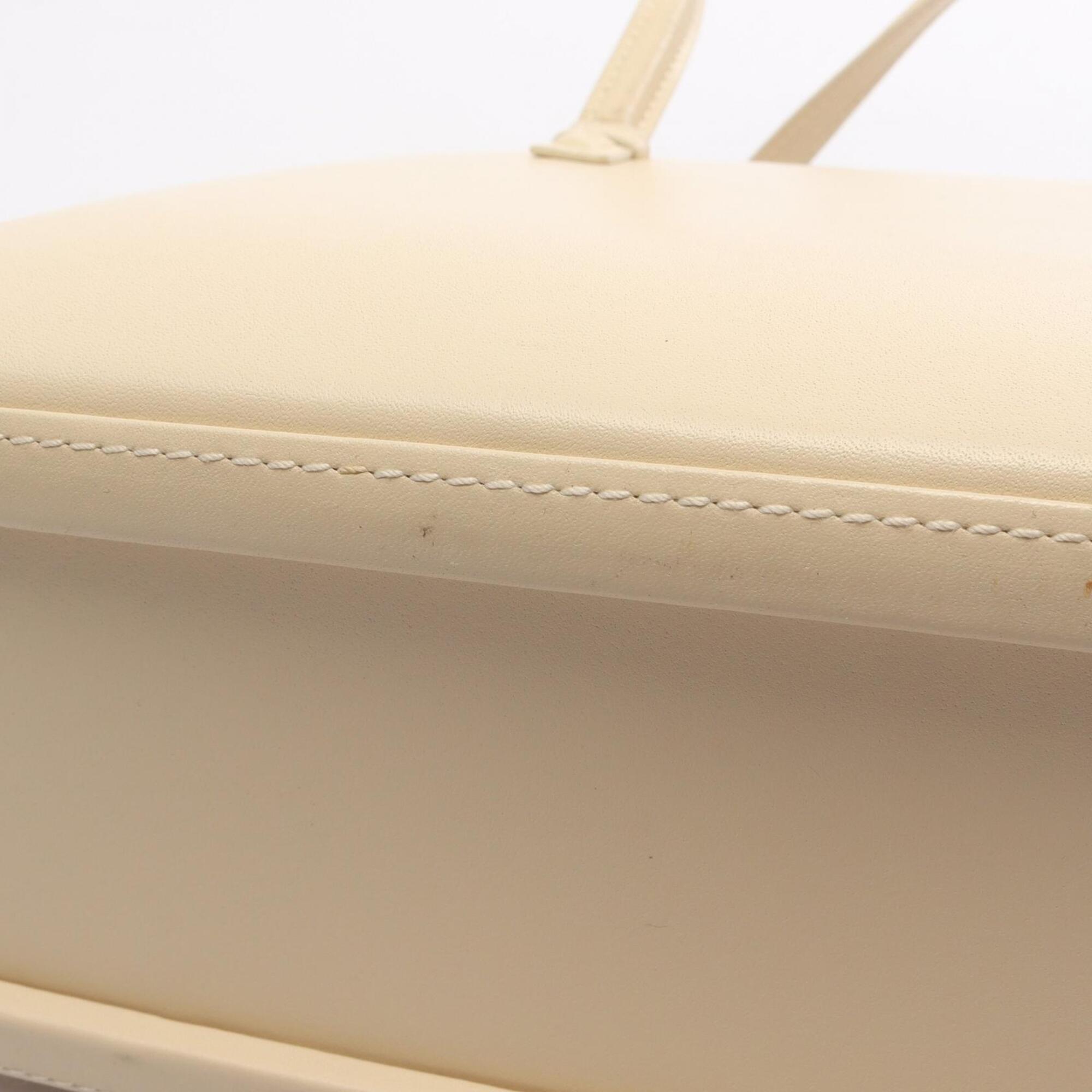 Loewe Ivory Leather Handbag (Pre-Owned)