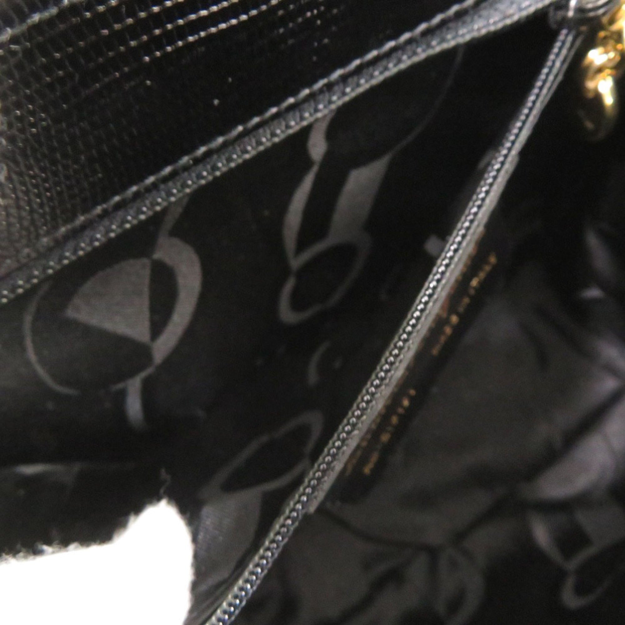 Salvatore Ferragamo Black Leather Handbag (Pre-Owned)