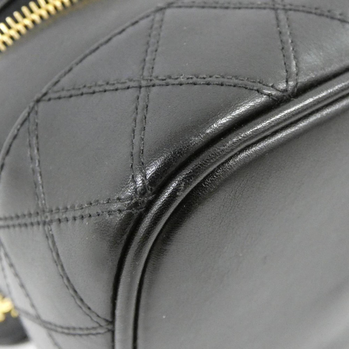 Chanel Black Leather Handbag (Pre-Owned)