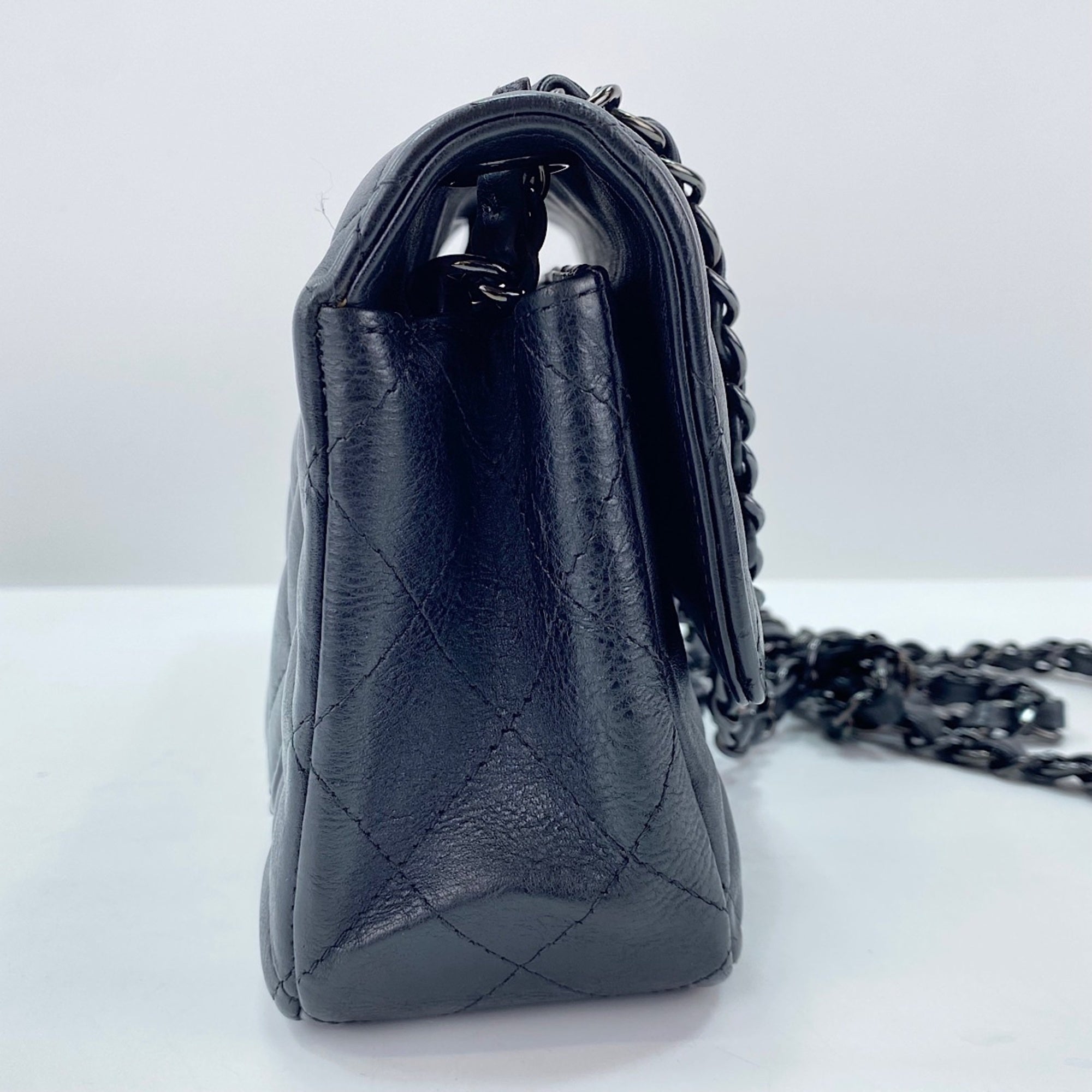 Chanel Matelasse Black Shoulder Bag (Pre-Owned)