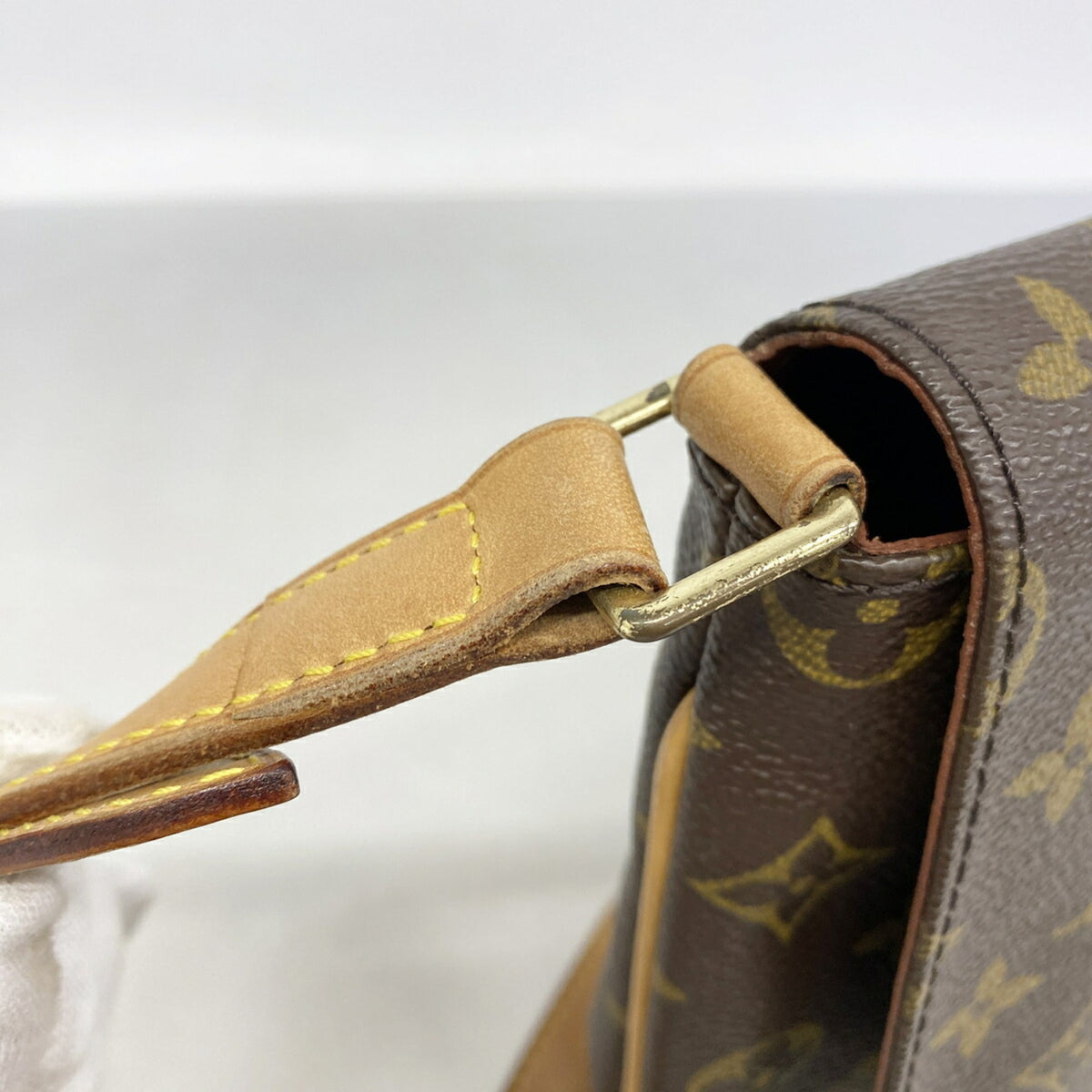 Louis Vuitton Brown Shoulder Bag (Pre-Owned)