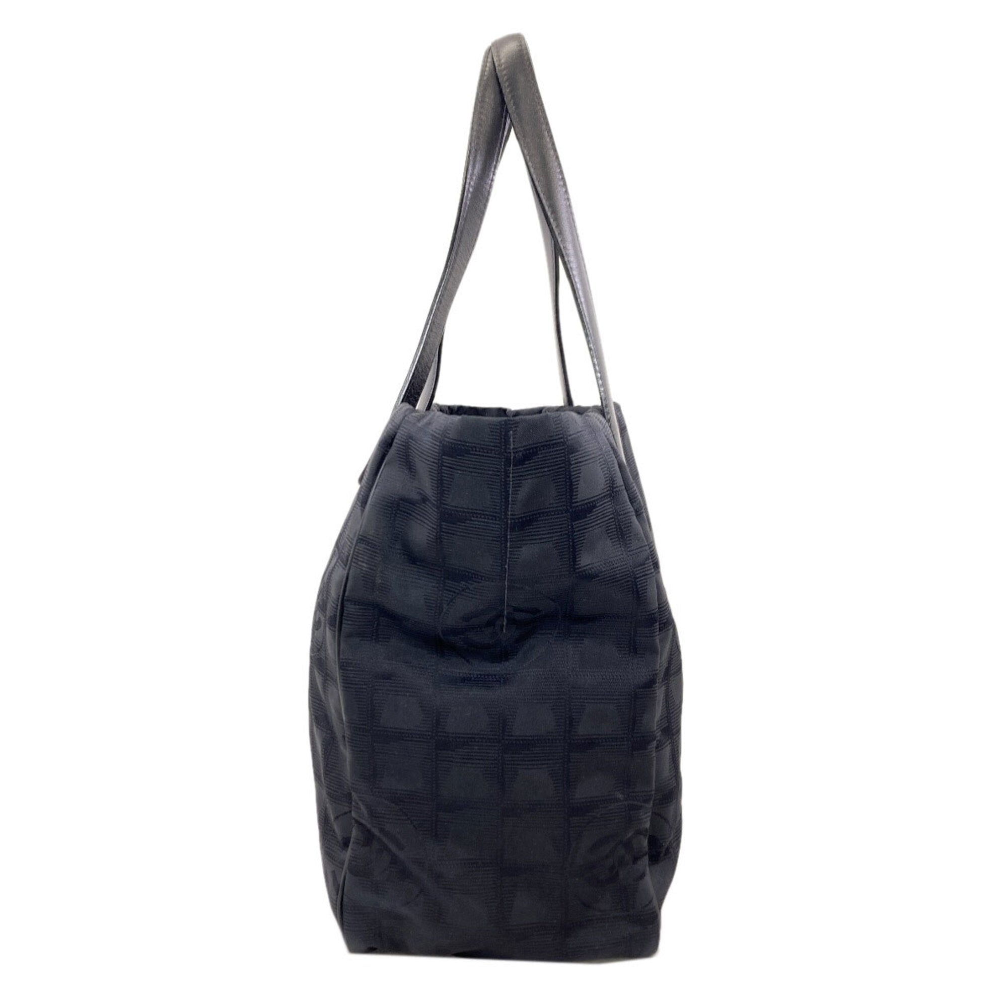 Chanel Black Nylon Tote Bag (Pre-Owned)