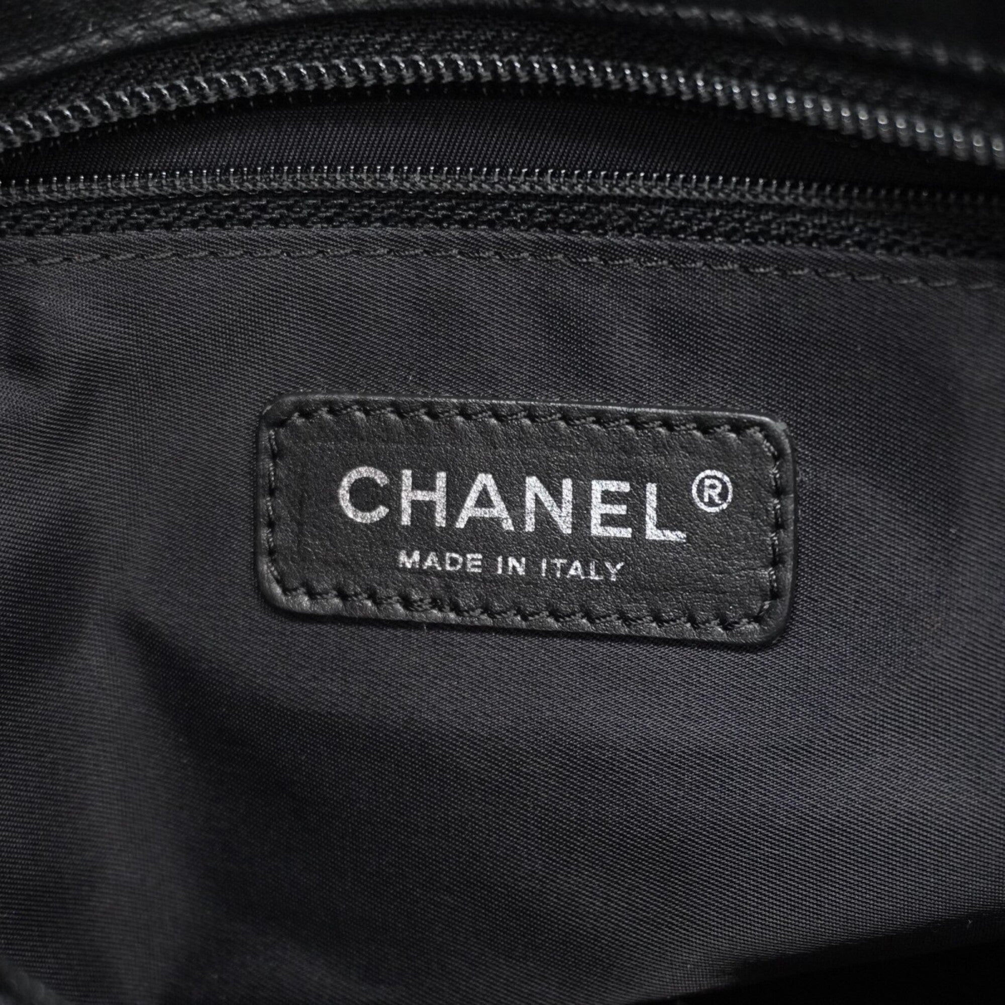Chanel Black Leather Tote Bag (Pre-Owned)
