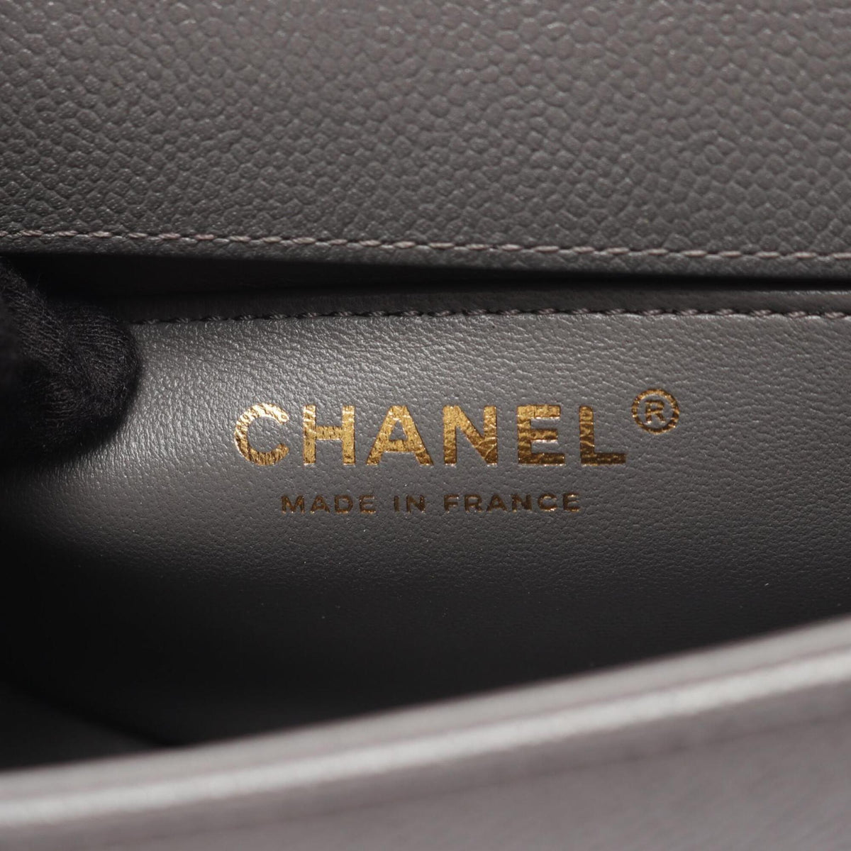 Chanel Boy Chanel Gray Grained Calfskin Handbag Shoulder Bag (Pre-Owned)
