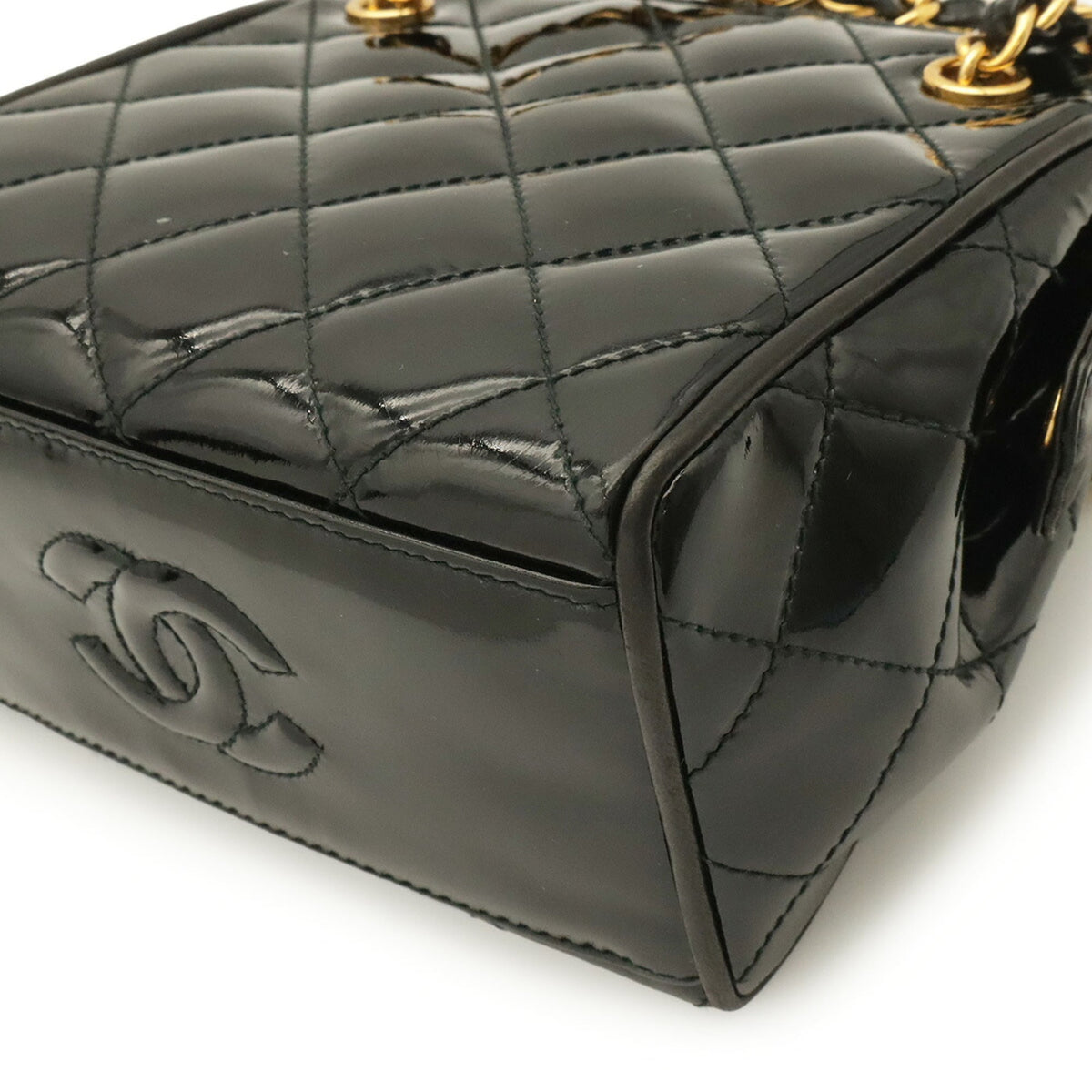 Chanel Matelasse Black Leather Shoulder Bag (Pre-Owned)