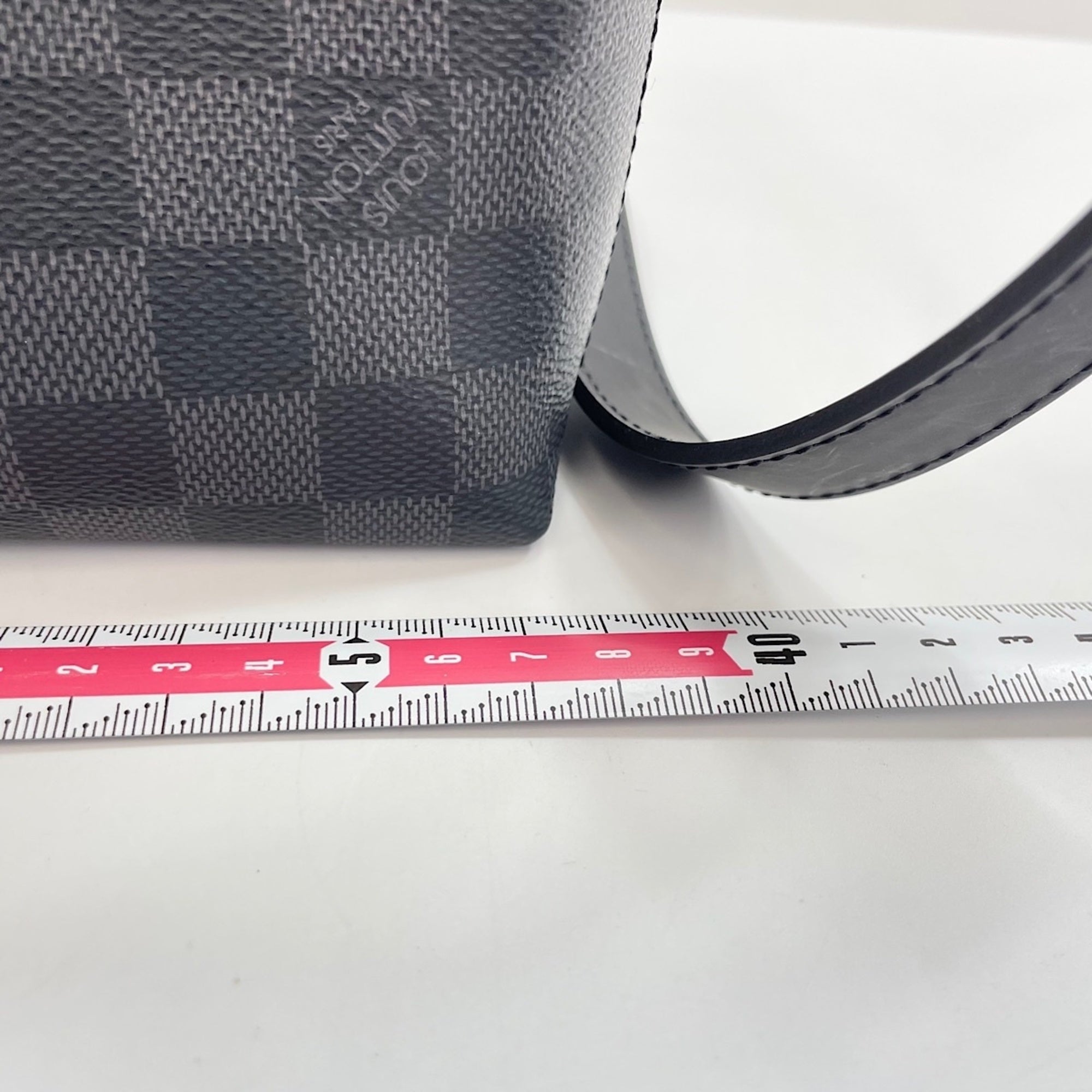 Louis Vuitton Black Handbag (Pre-Owned)