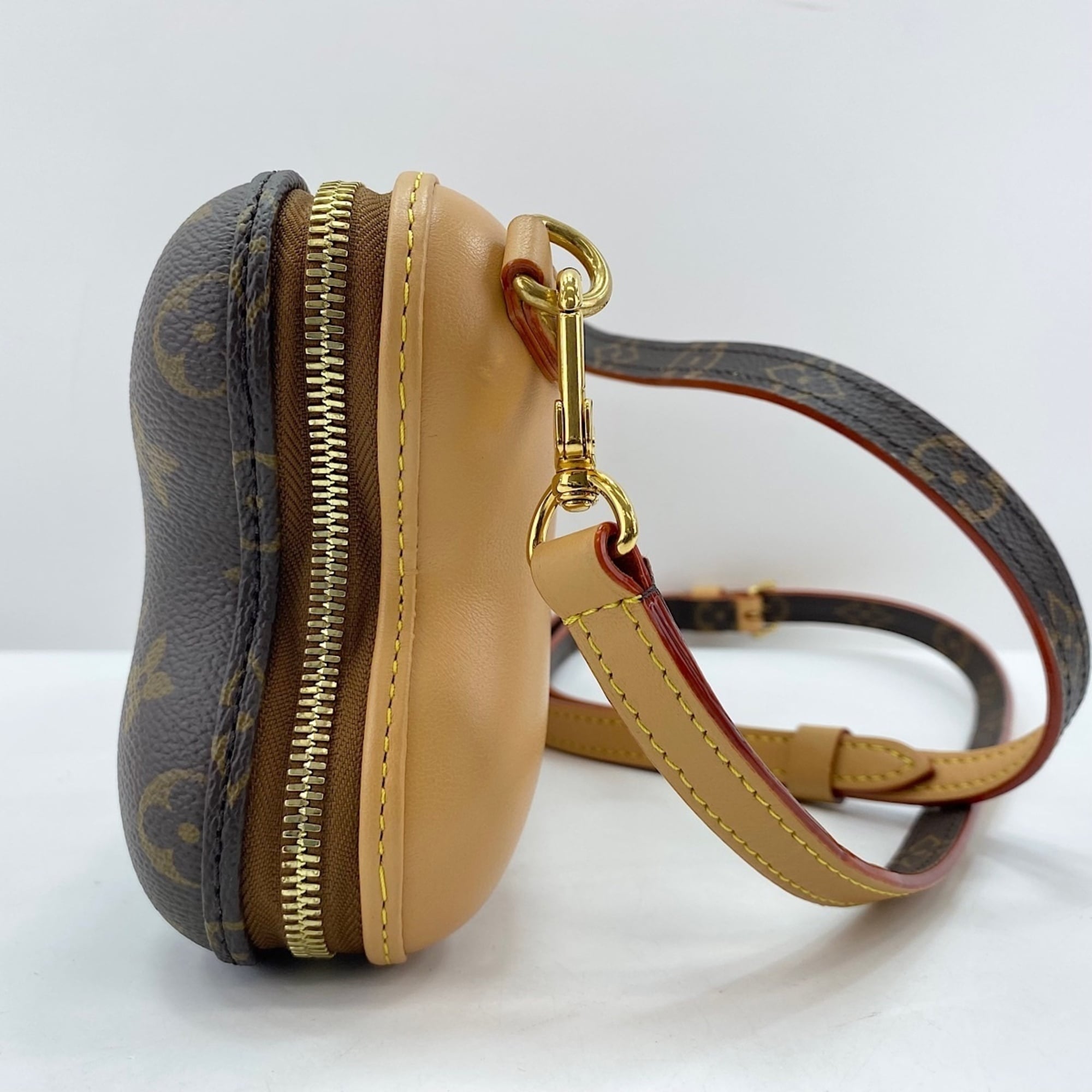 Louis Vuitton Brown Shoulder Bag (Pre-Owned)