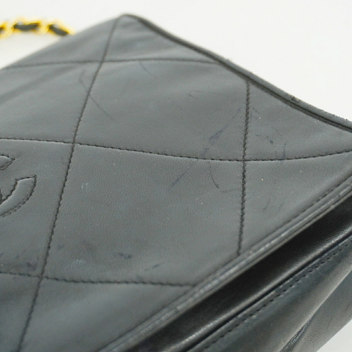 Chanel Black Leather Shoulder Bag (Pre-Owned)