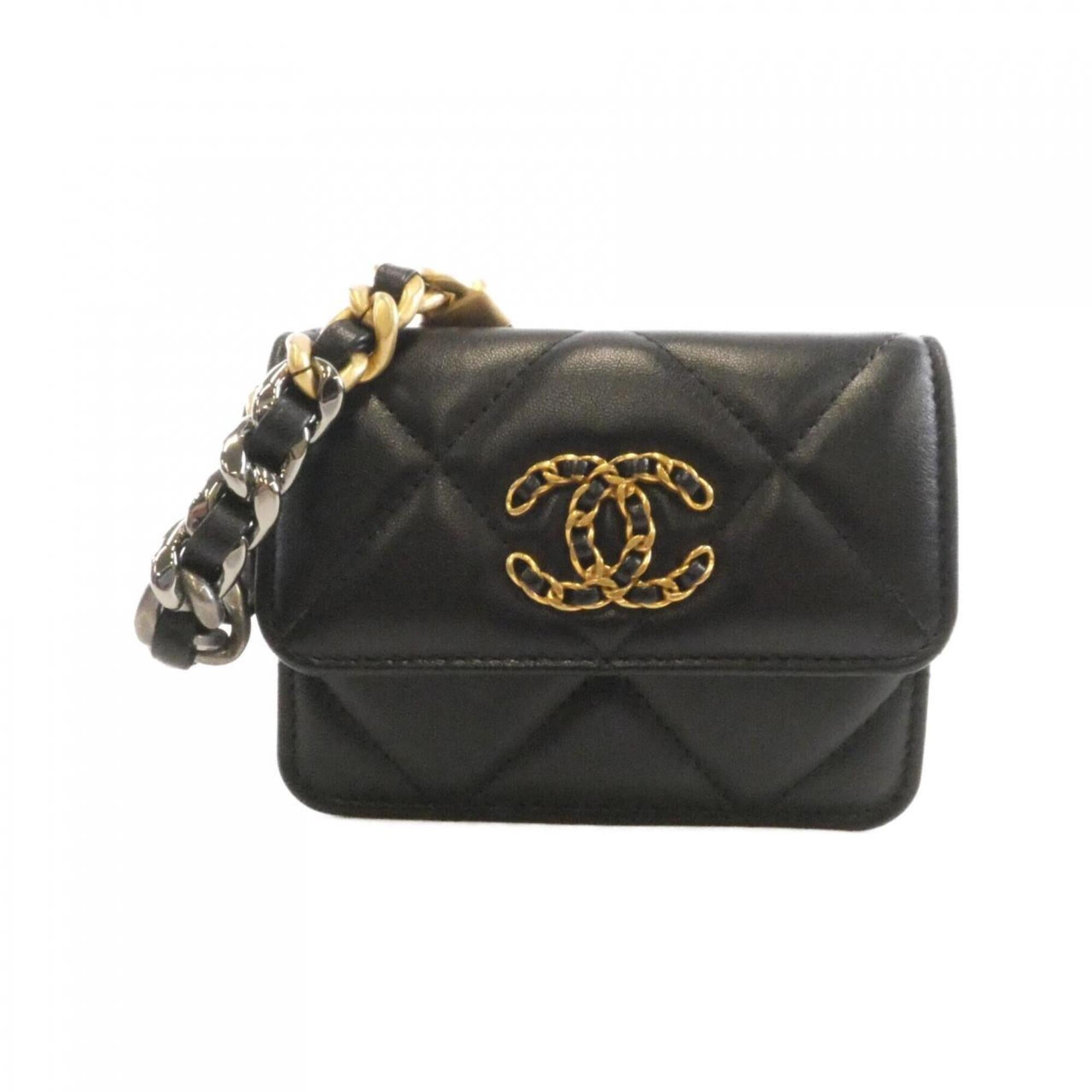 Chanel Black Leather Fanny Pack (Pre-Owned)