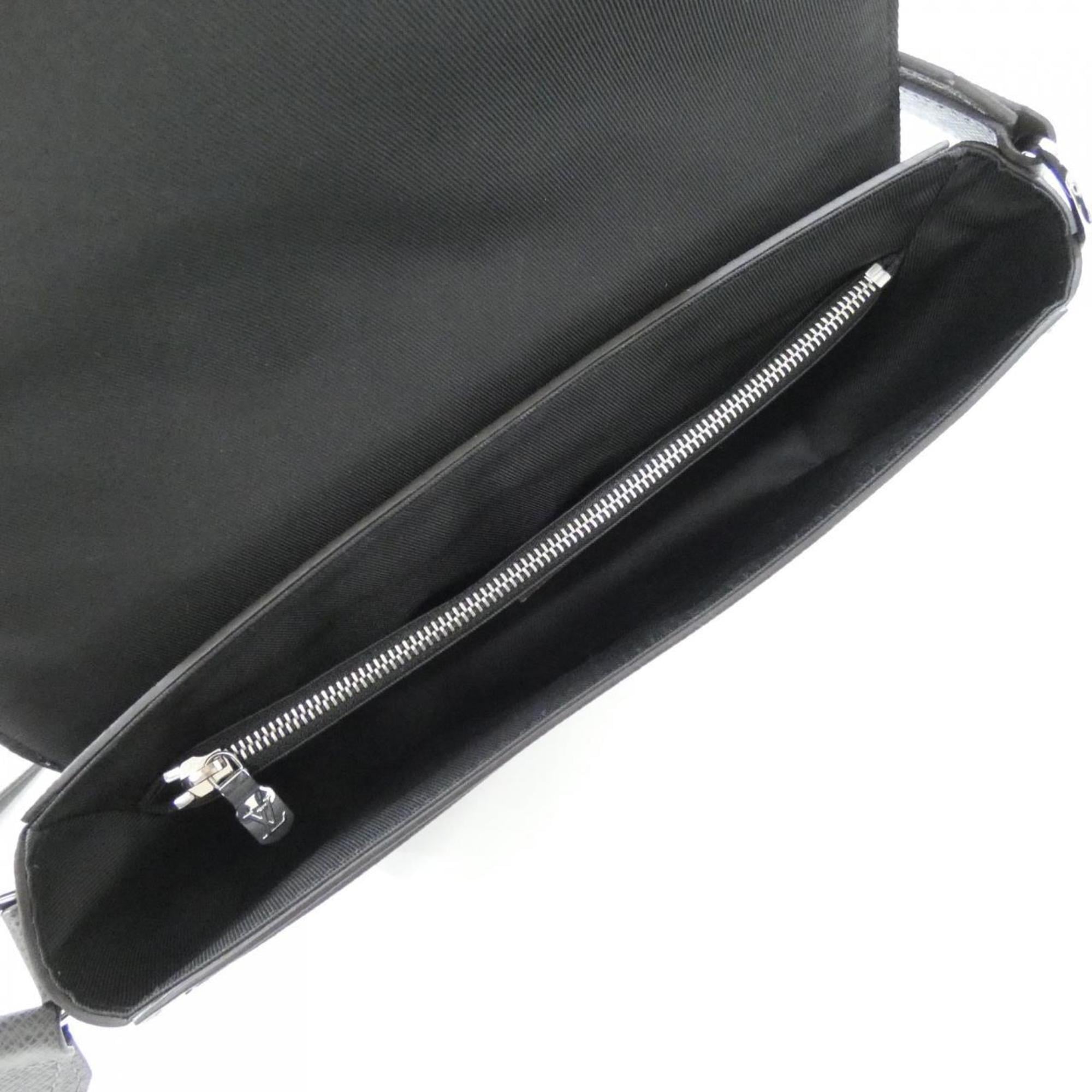 Louis Vuitton Taiga Gris Leather Shoulder Bag (Pre-Owned)