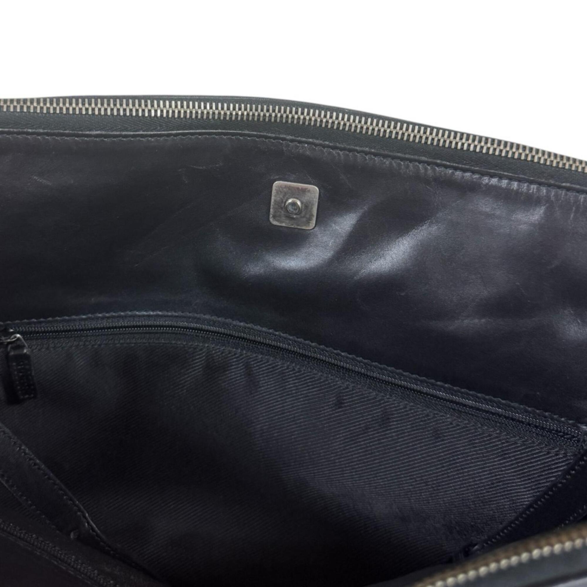 Gucci Gg Canvas Black Gg Canvas Shoulder Bag (Pre-Owned)