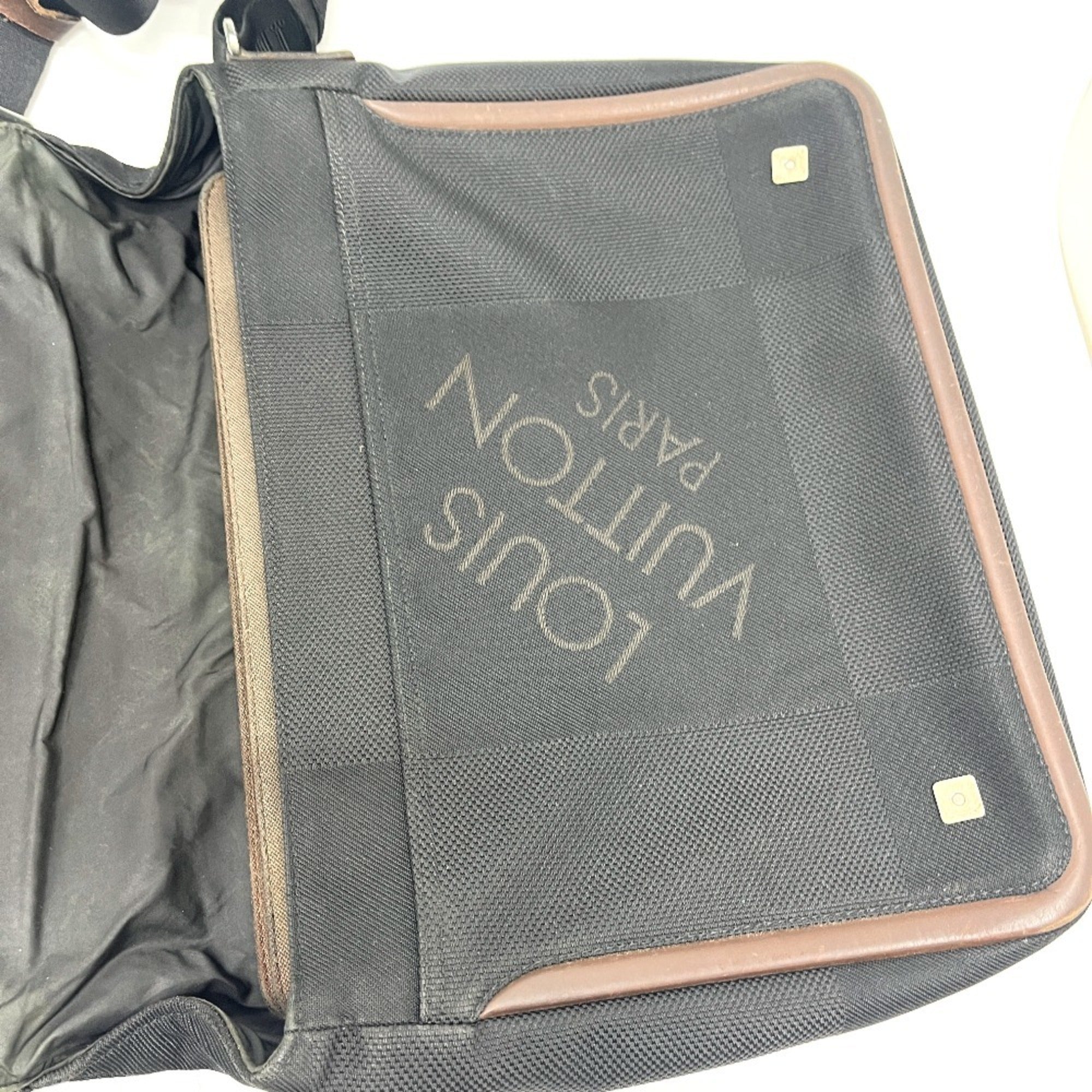 Louis Vuitton Black Damier Geant Canvas Messenger Bag Shoulder Bag (Pre-Owned)
