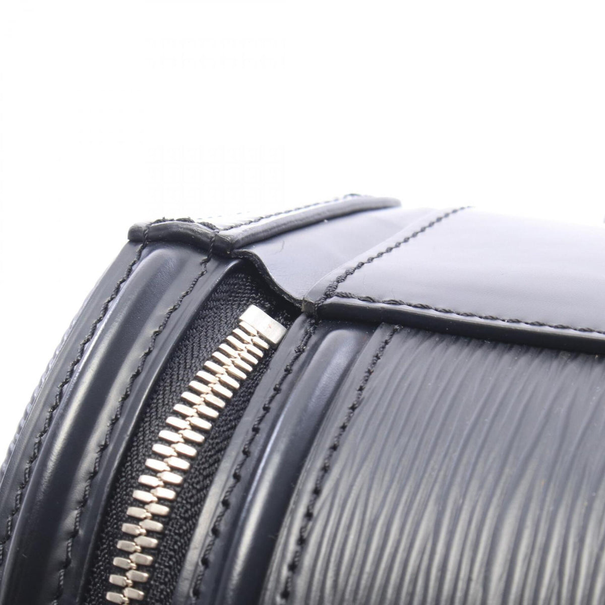 Louis Vuitton Black Leather Handbag (Pre-Owned)