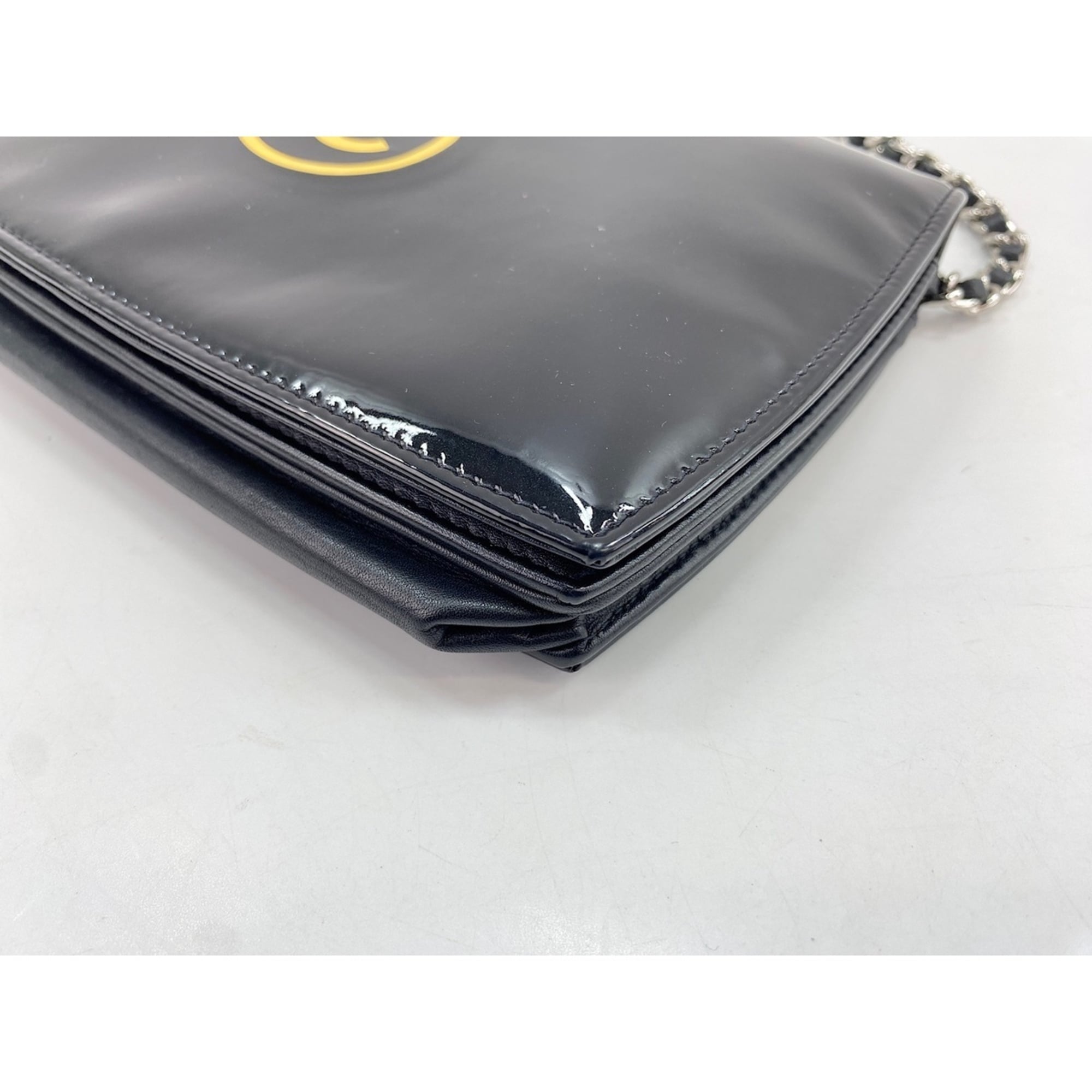 Chanel Black Patent Leather Shoulder Bag (Pre-Owned)