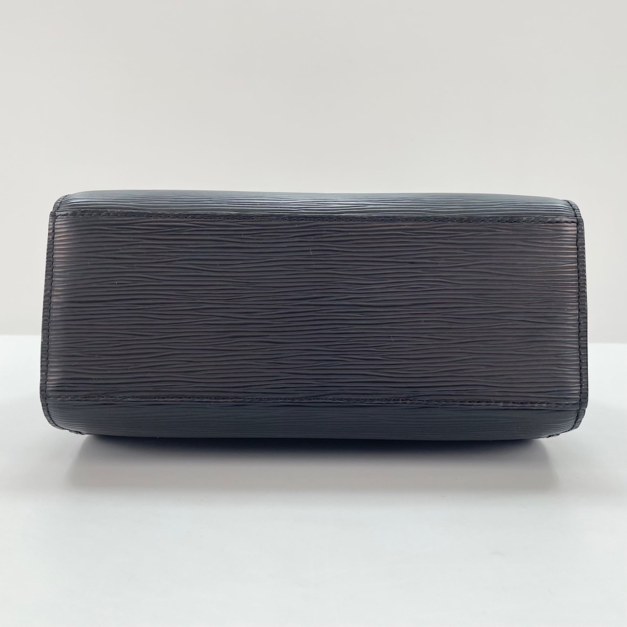 Louis Vuitton Black Galle Handbag (Pre-Owned)