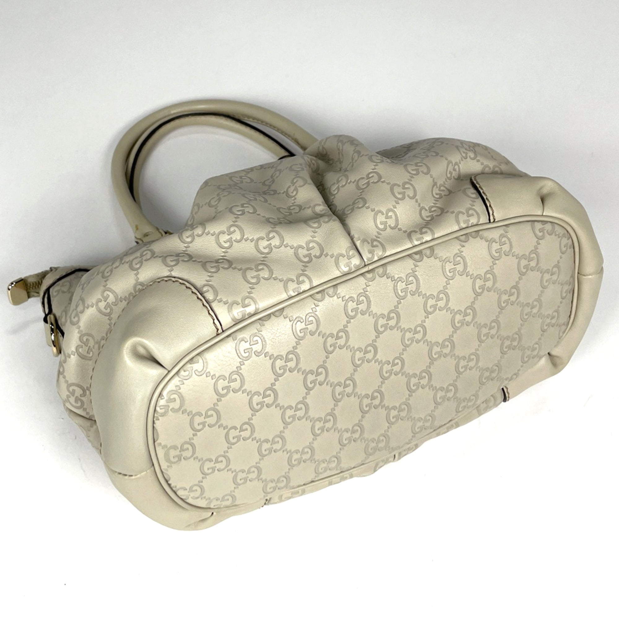 Gucci Sukey Ivory Gg Leather Handbag (Pre-Owned)