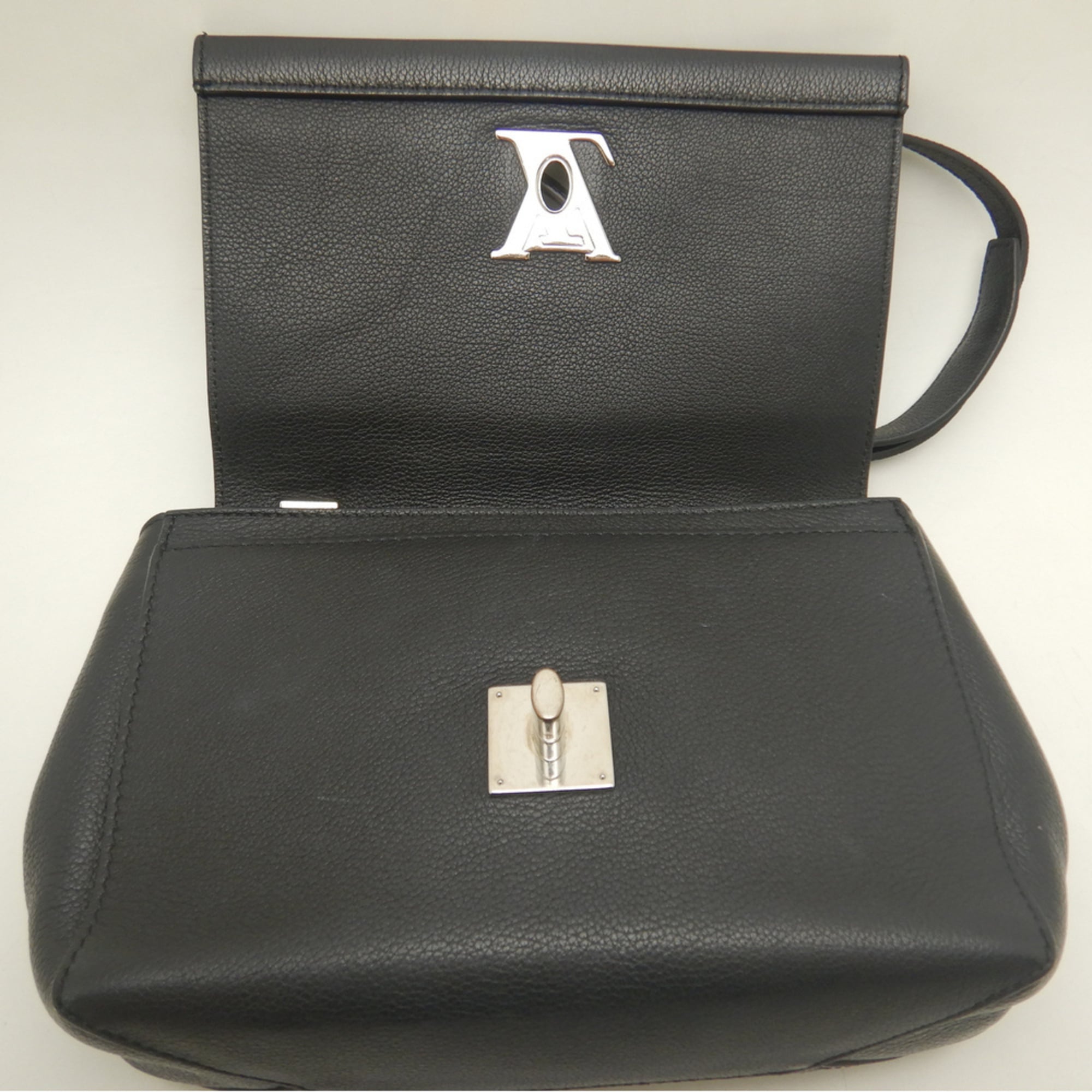 Louis Vuitton Noir Leather Shoulder Bag (Pre-Owned)