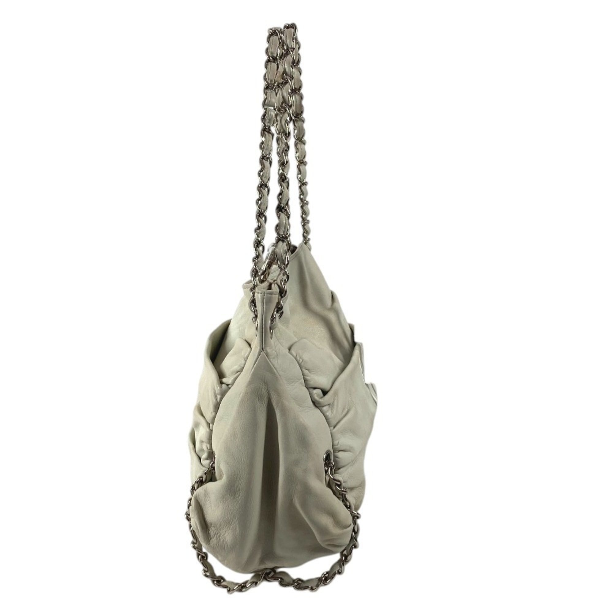 Chanel White Leather Shoulder Bag Tote Bag (Pre-Owned)