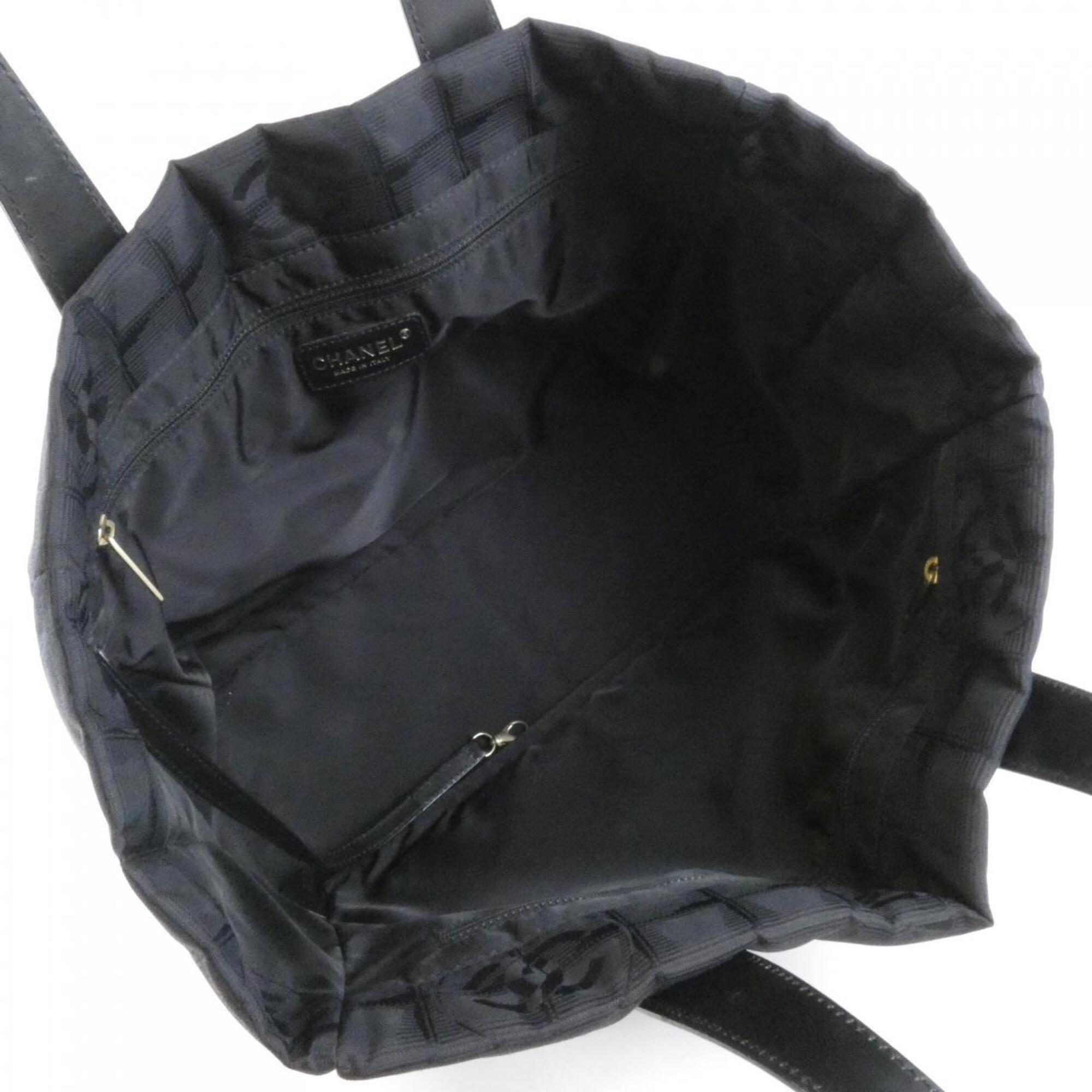 Chanel Black Nylon Handbag (Pre-Owned)