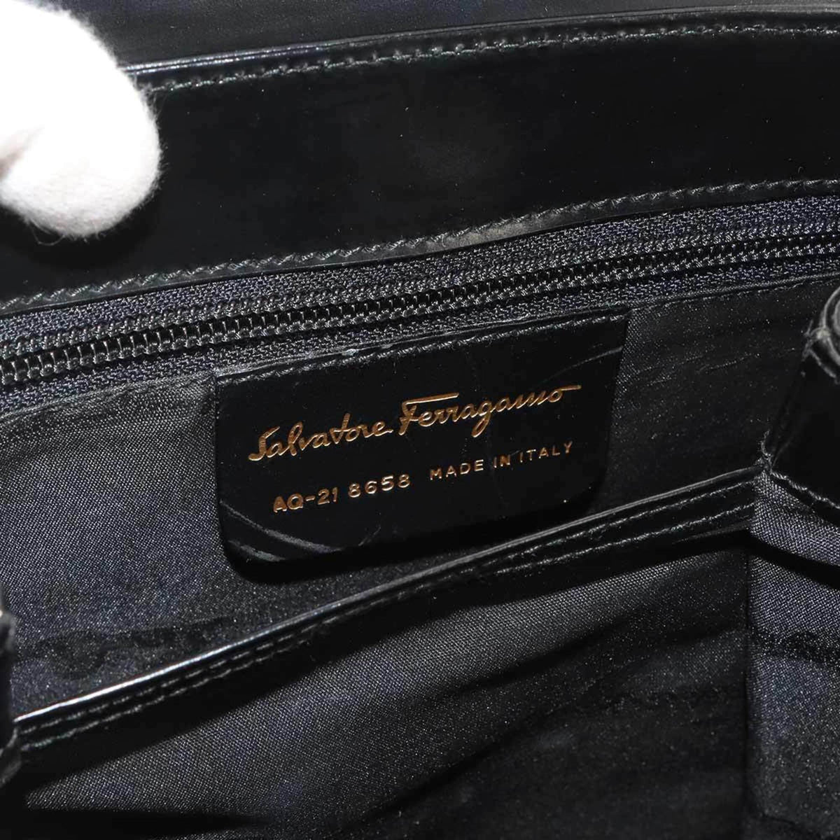 Salvatore Ferragamo Black Leather Handbag (Pre-Owned)
