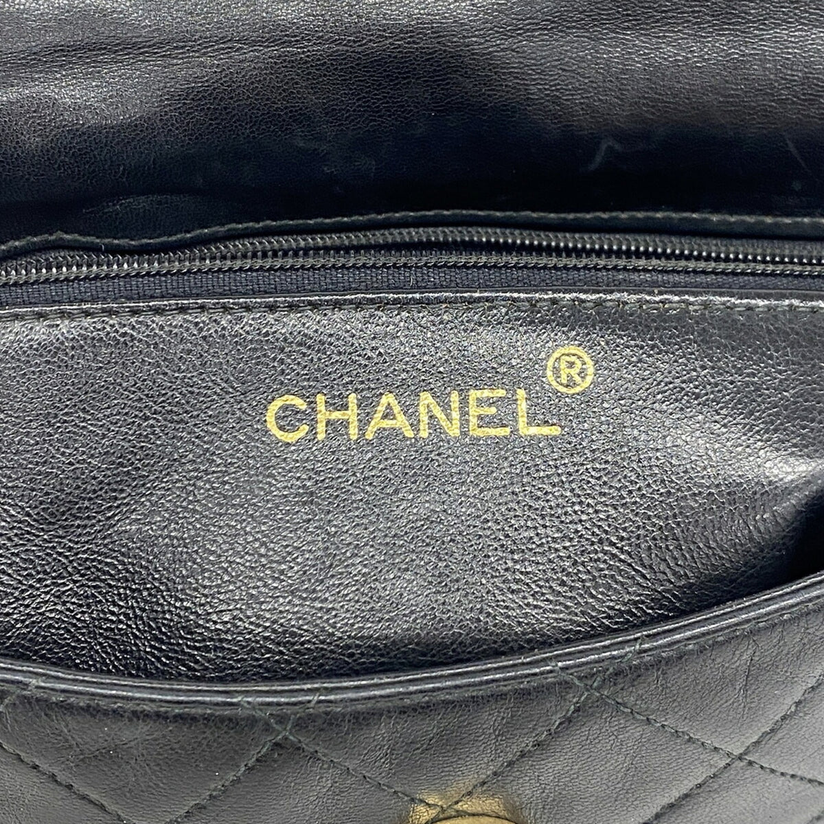 Chanel Black Leather Shoulder Bag (Pre-Owned)