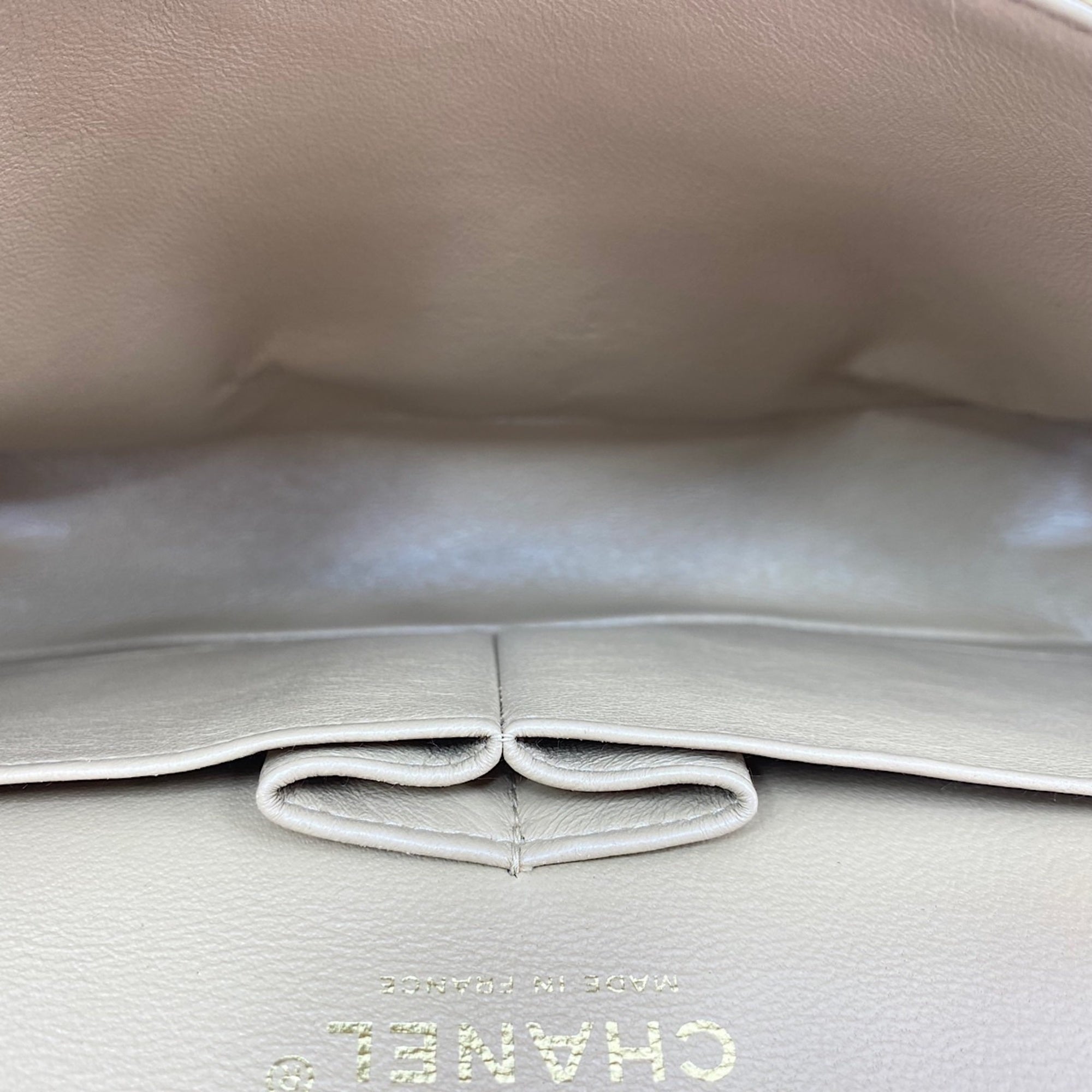 Chanel Beige Shoulder Bag (Pre-Owned)