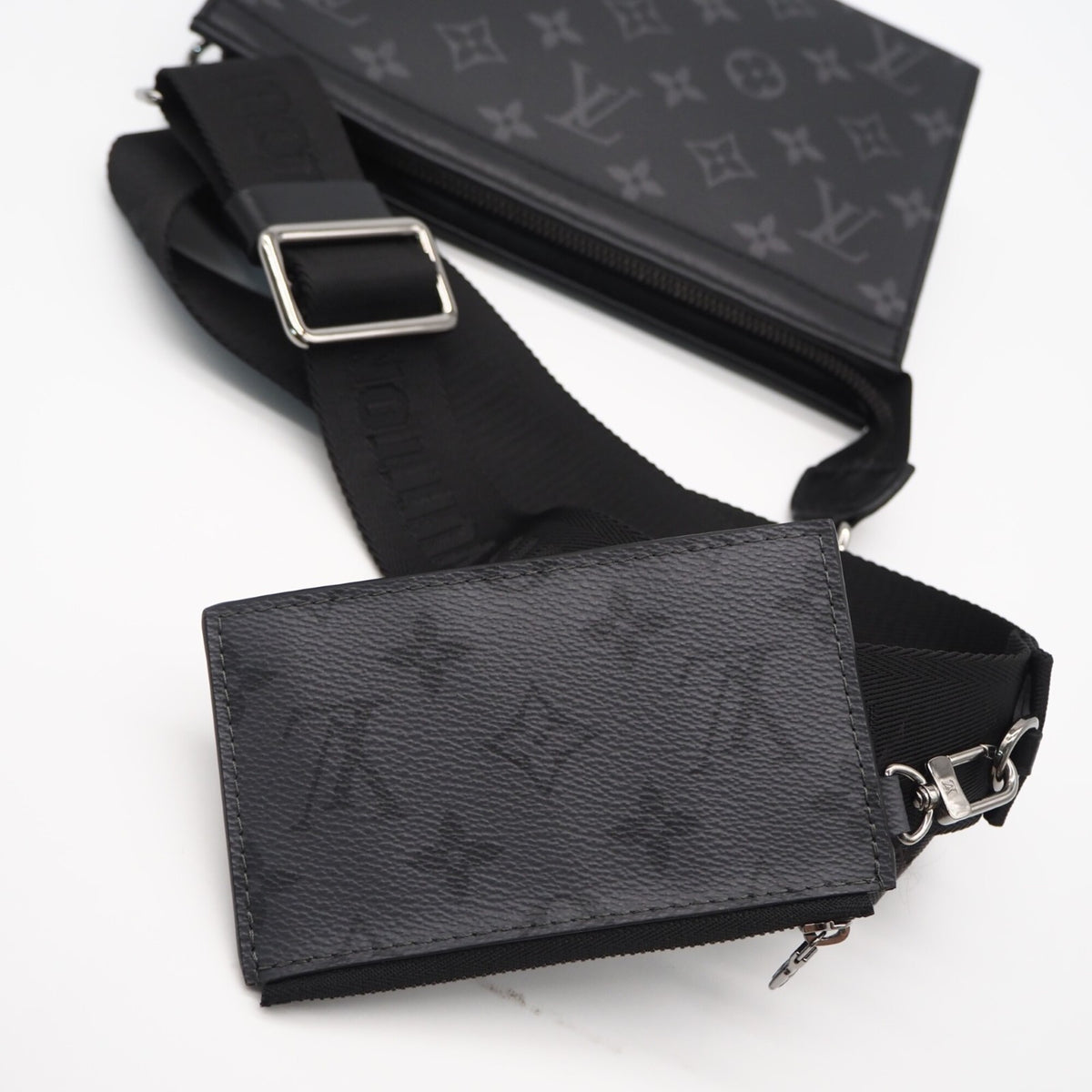 Louis Vuitton Black Coated Canvas Leather Pouch Shoulder Bag (Pre-Owned)