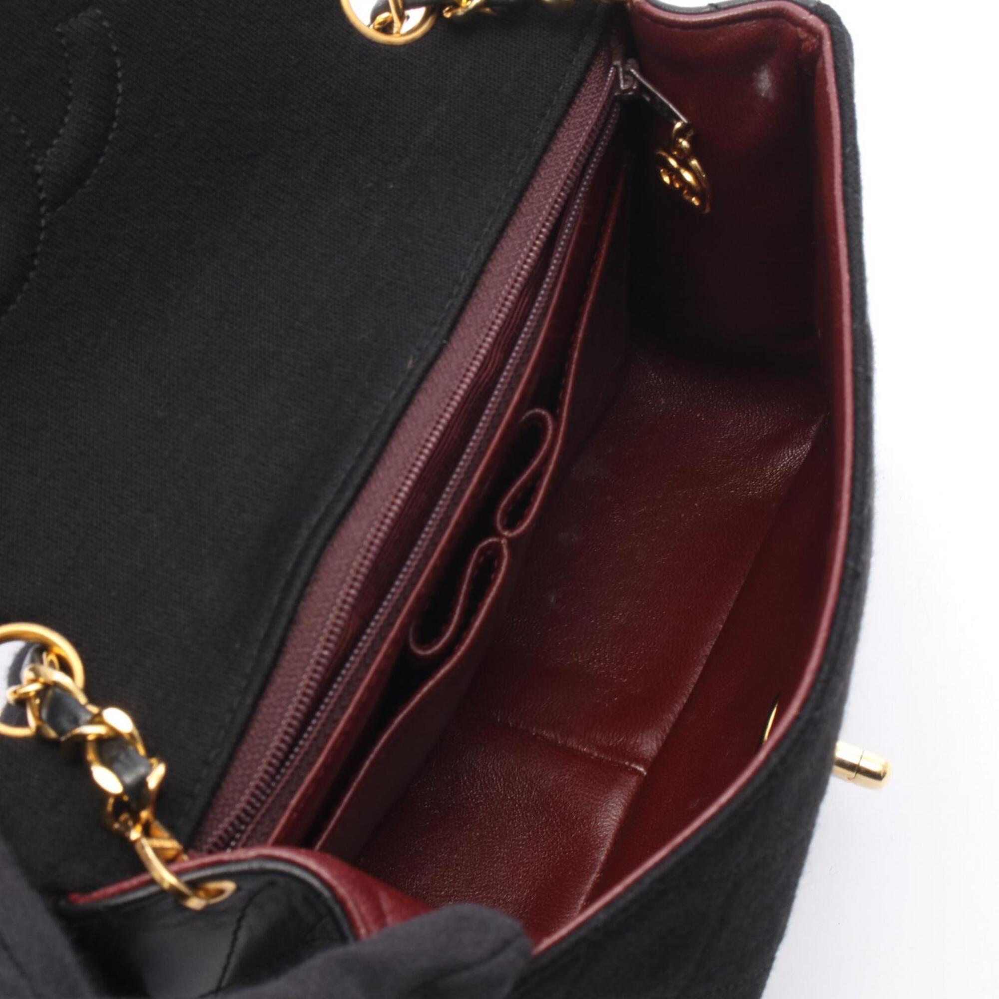 Chanel Black Leather Handbag Shoulder Bag (Pre-Owned)