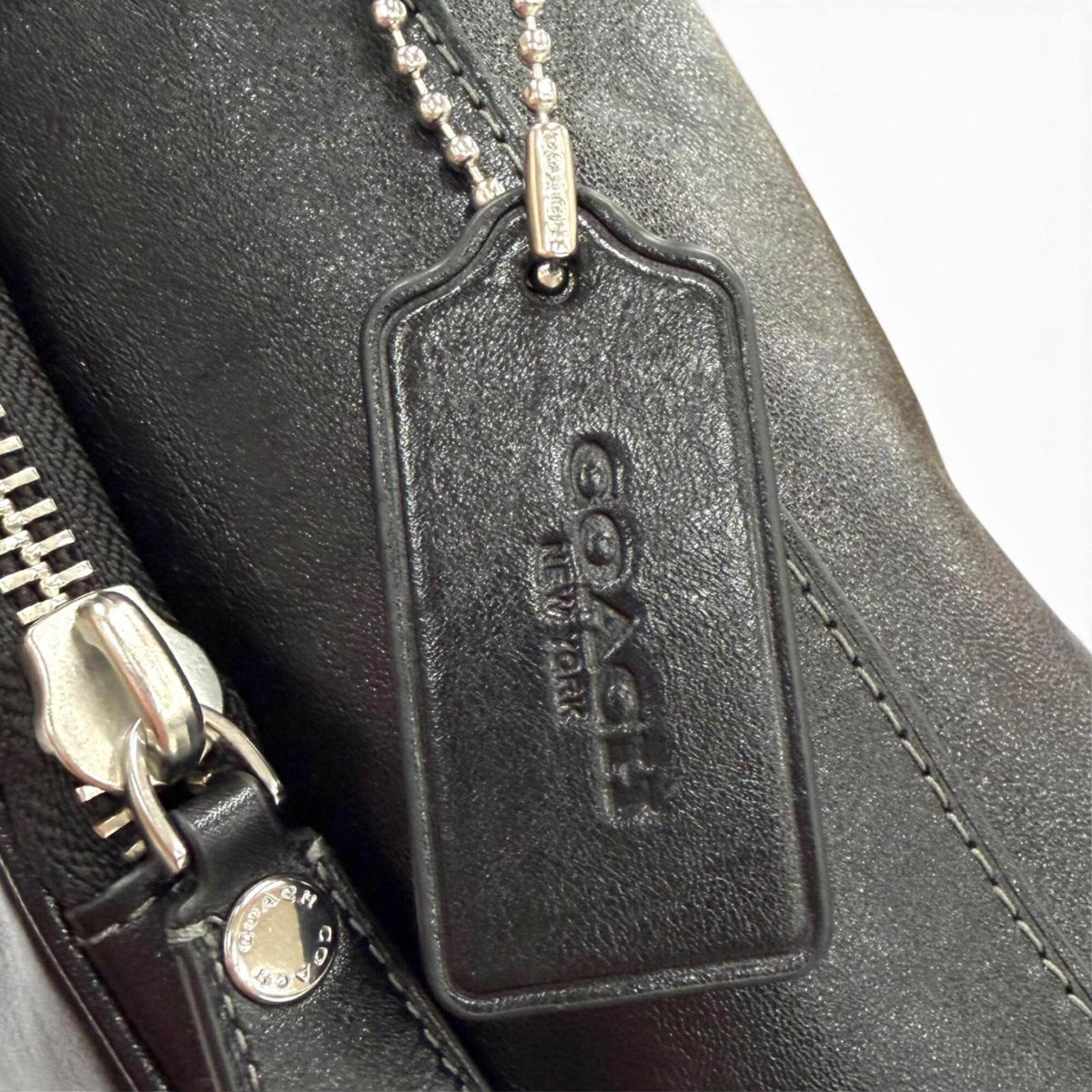 Coach Black Leather Shoulder Bag (Pre-Owned)