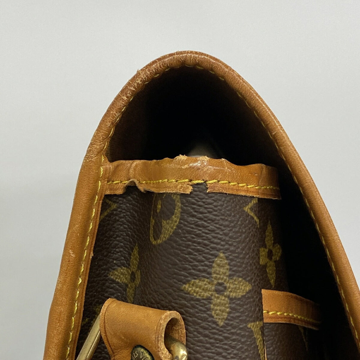 Louis Vuitton Brown Shoulder Bag (Pre-Owned)