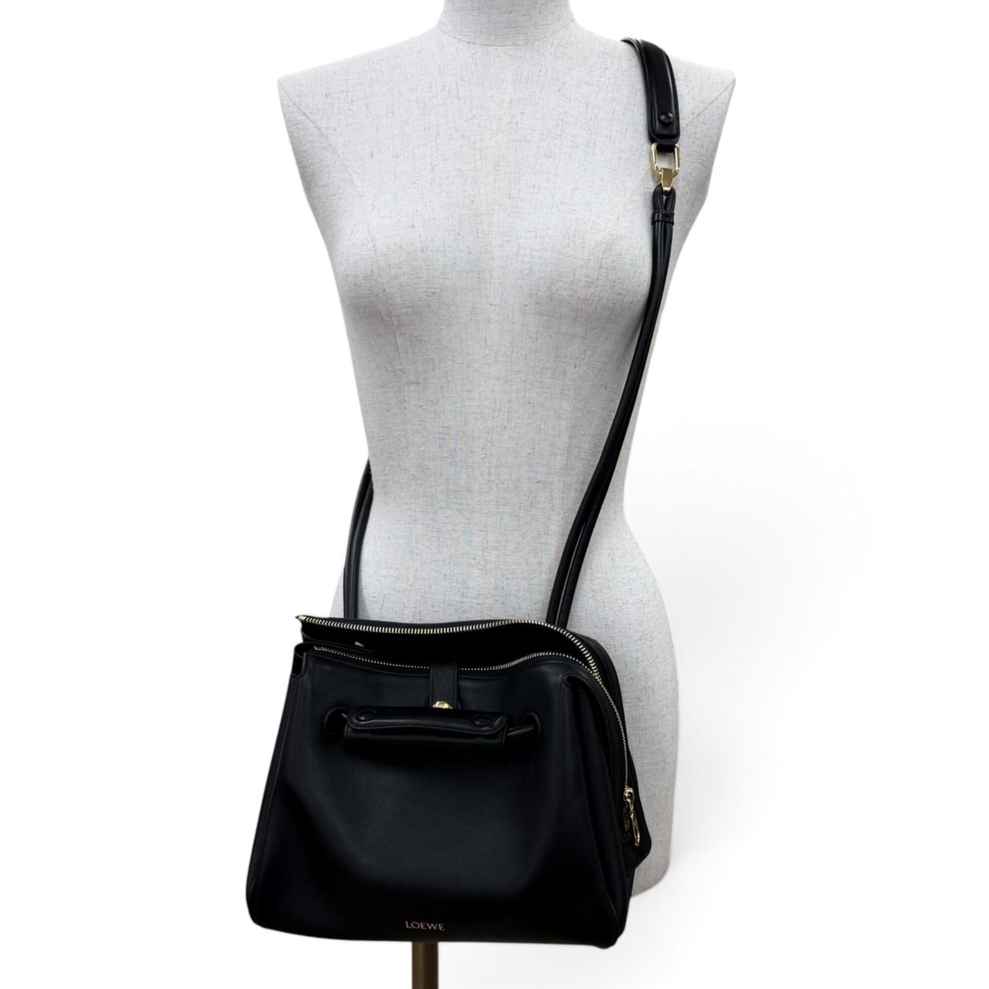 Loewe Black Leather Handbag (Pre-Owned)