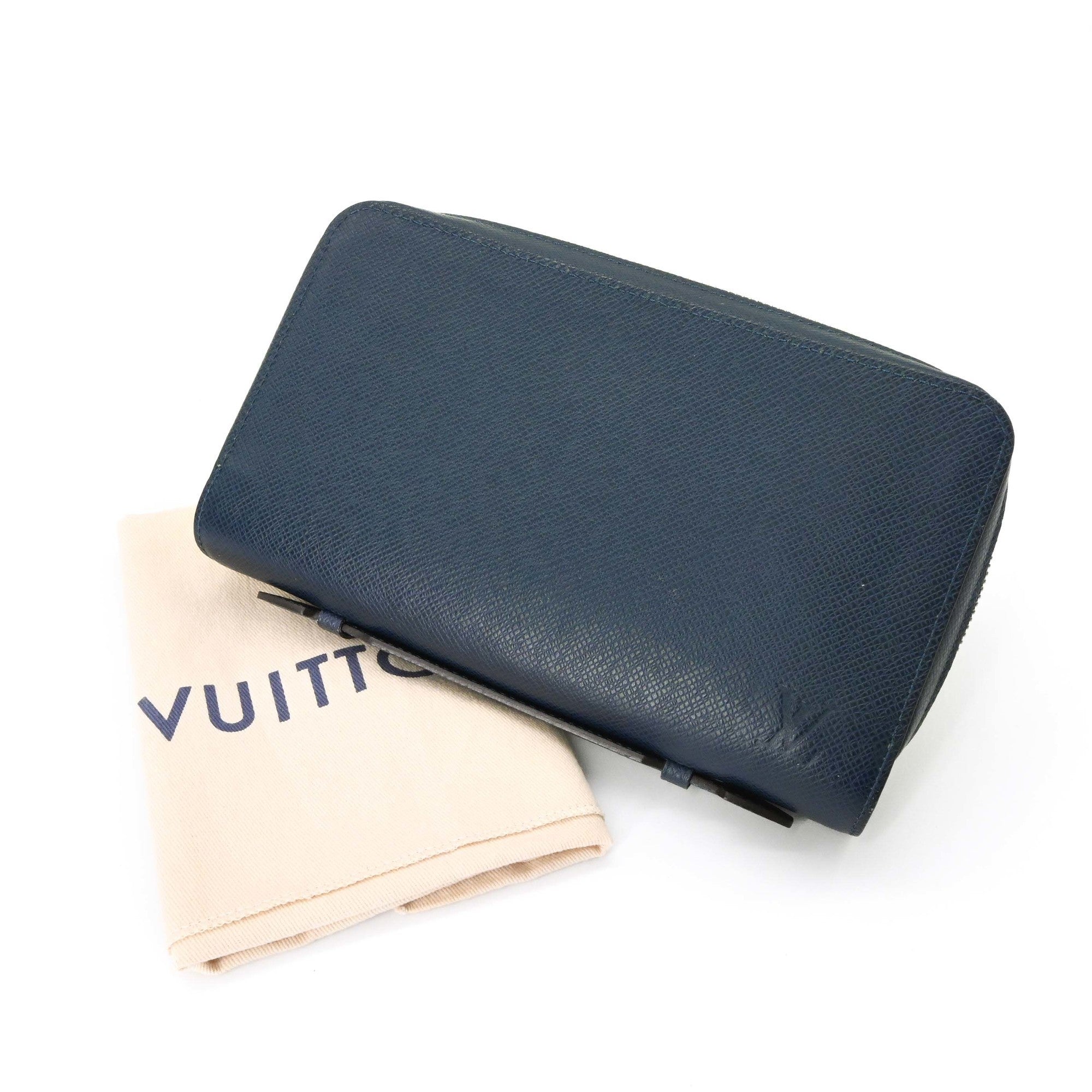 Louis Vuitton Taiga Navy Blue Taiga Leather Long Wallet (Bi-Fold) (Pre-Owned)