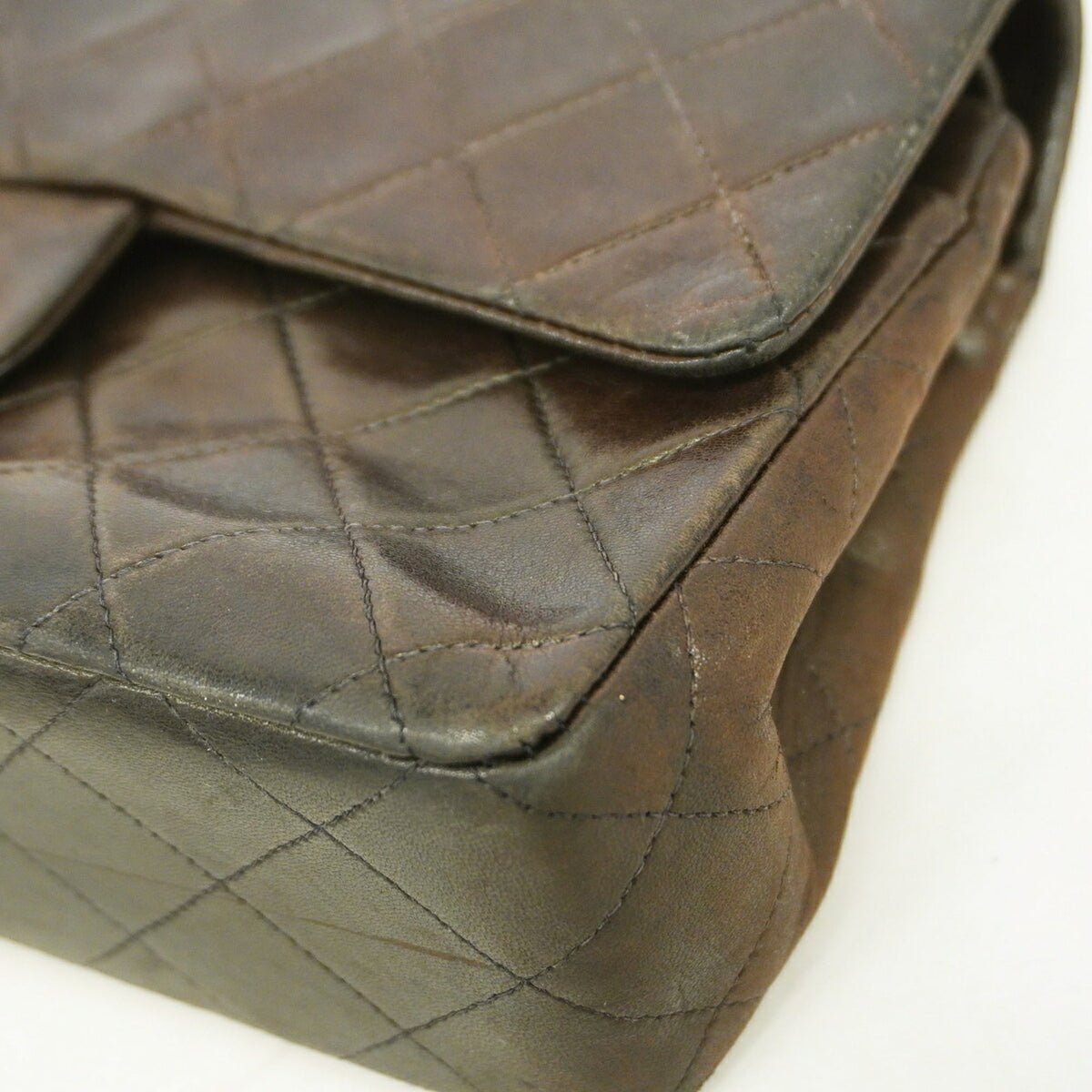 Chanel Black Leather Shoulder Bag (Pre-Owned)