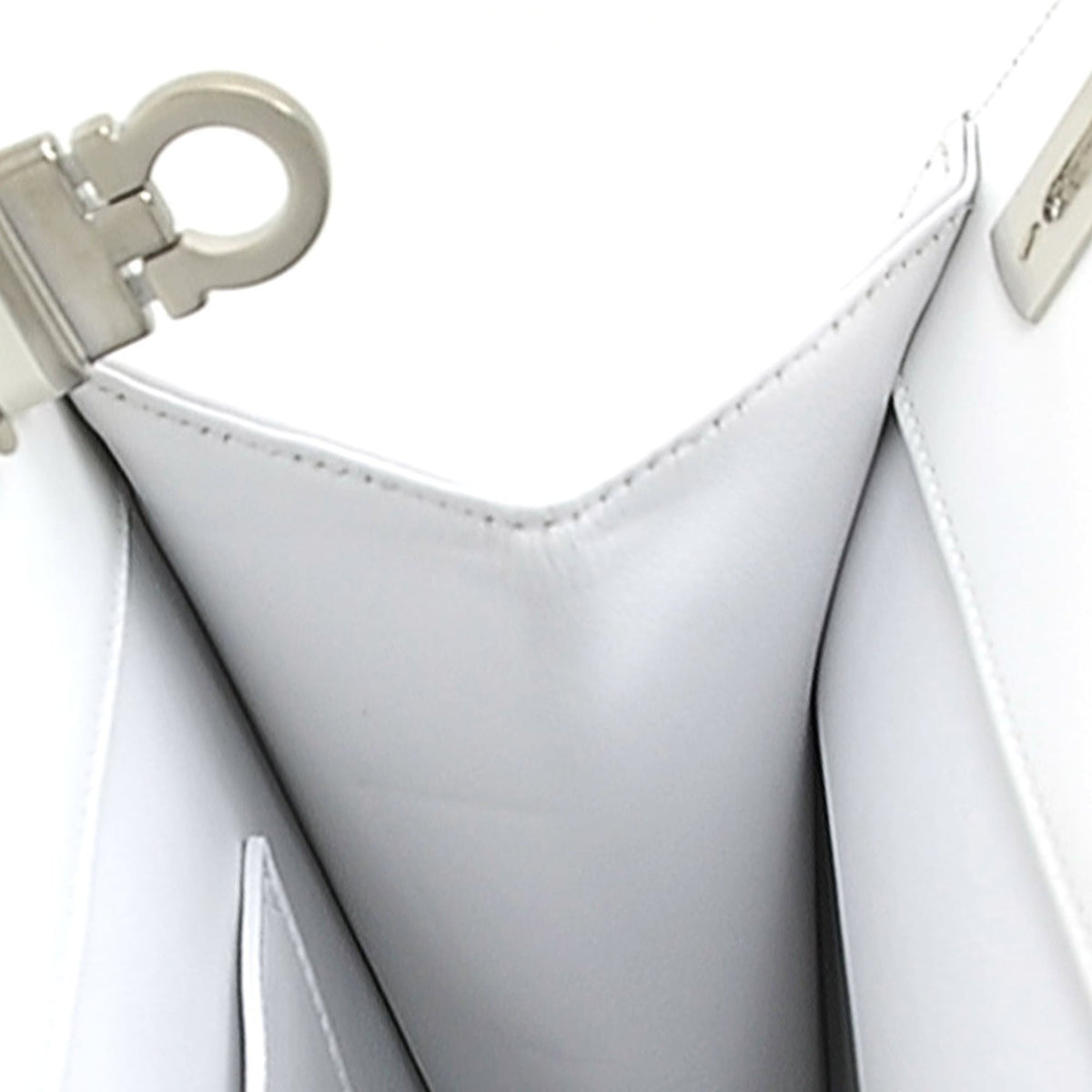 Salvatore Ferragamo White Leather Handbag Shoulder Bag (Pre-Owned)