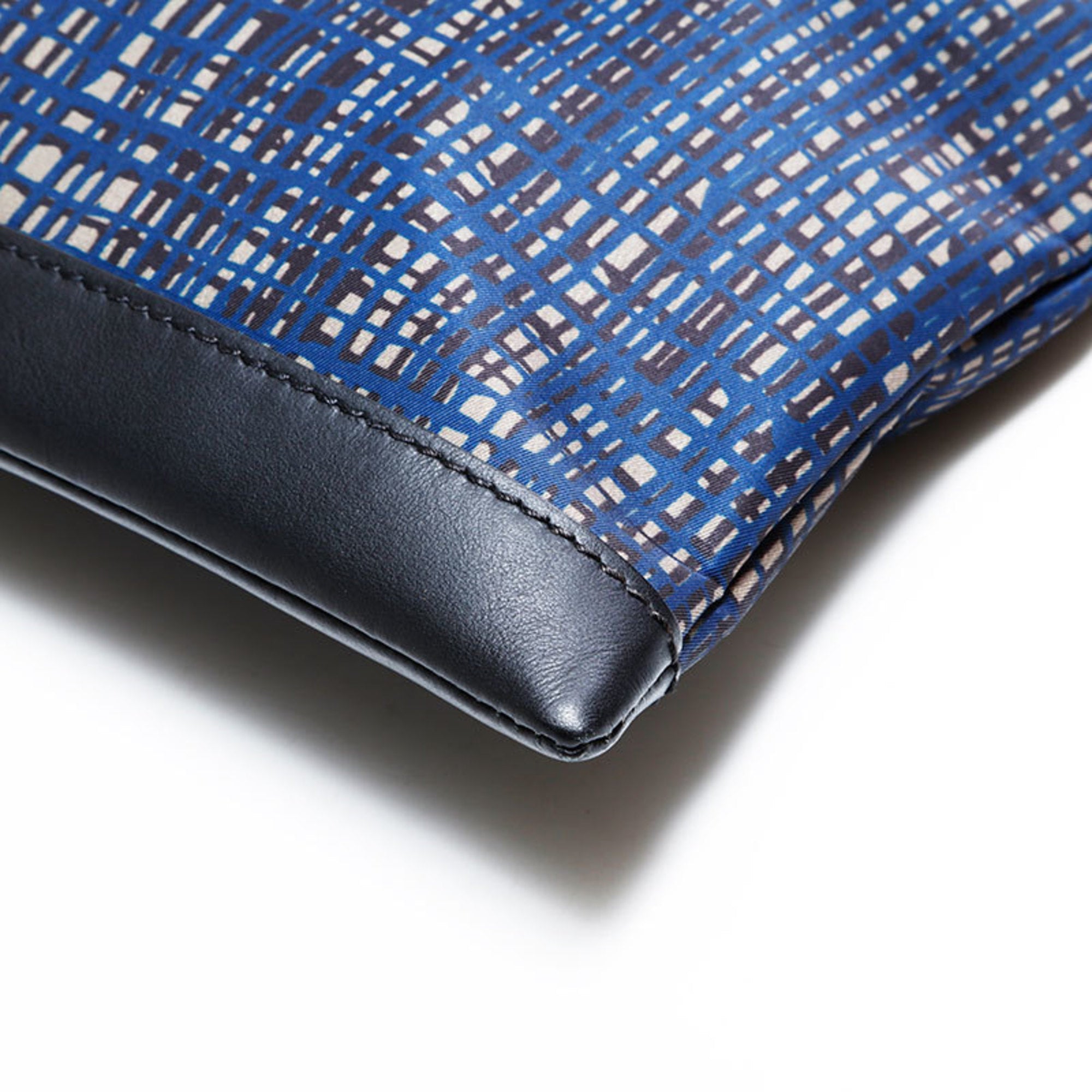 Balenciaga Navy Nylon Clutch Bag (Pre-Owned)