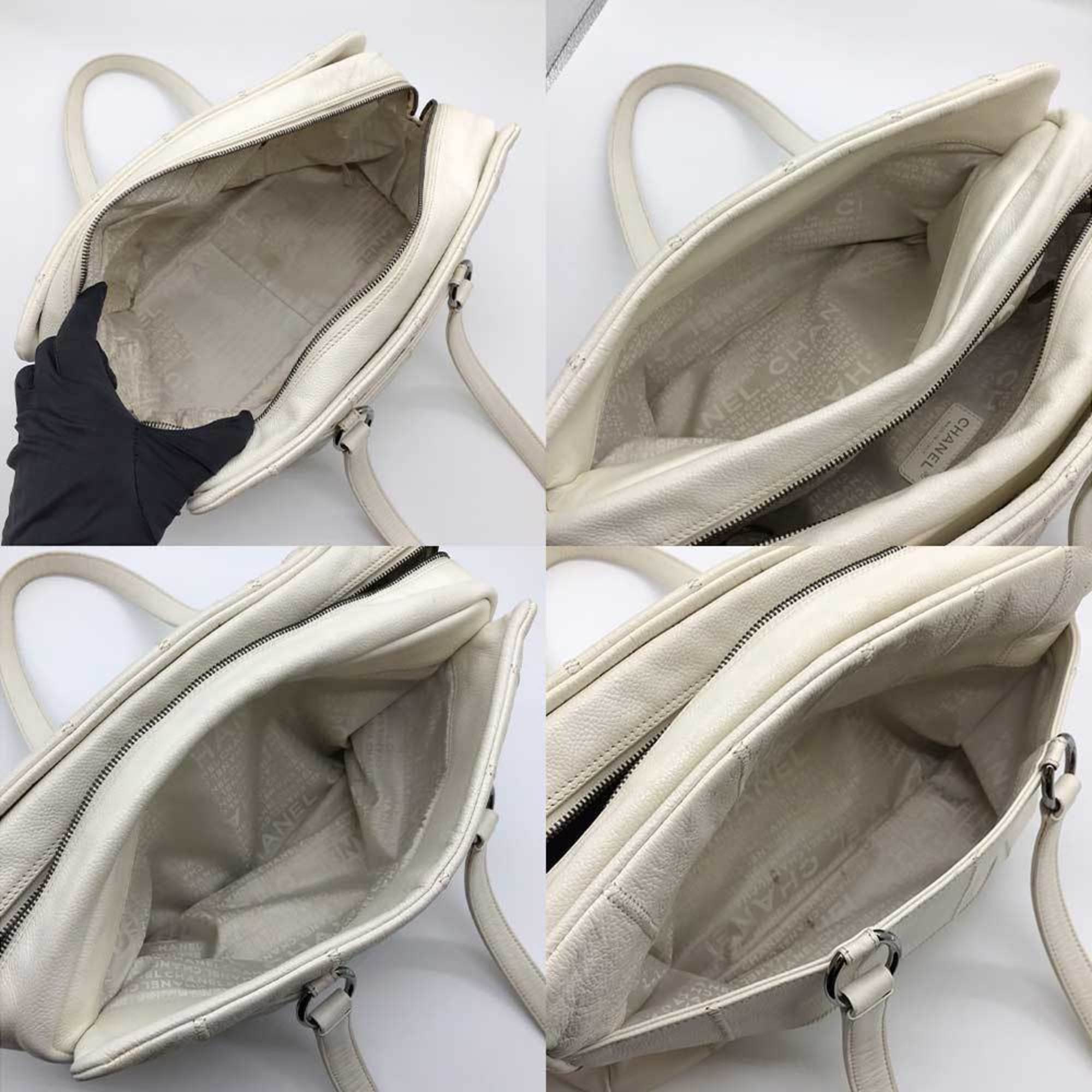 Chanel Chocolate Bar White Leather Boston Bag (Pre-Owned)