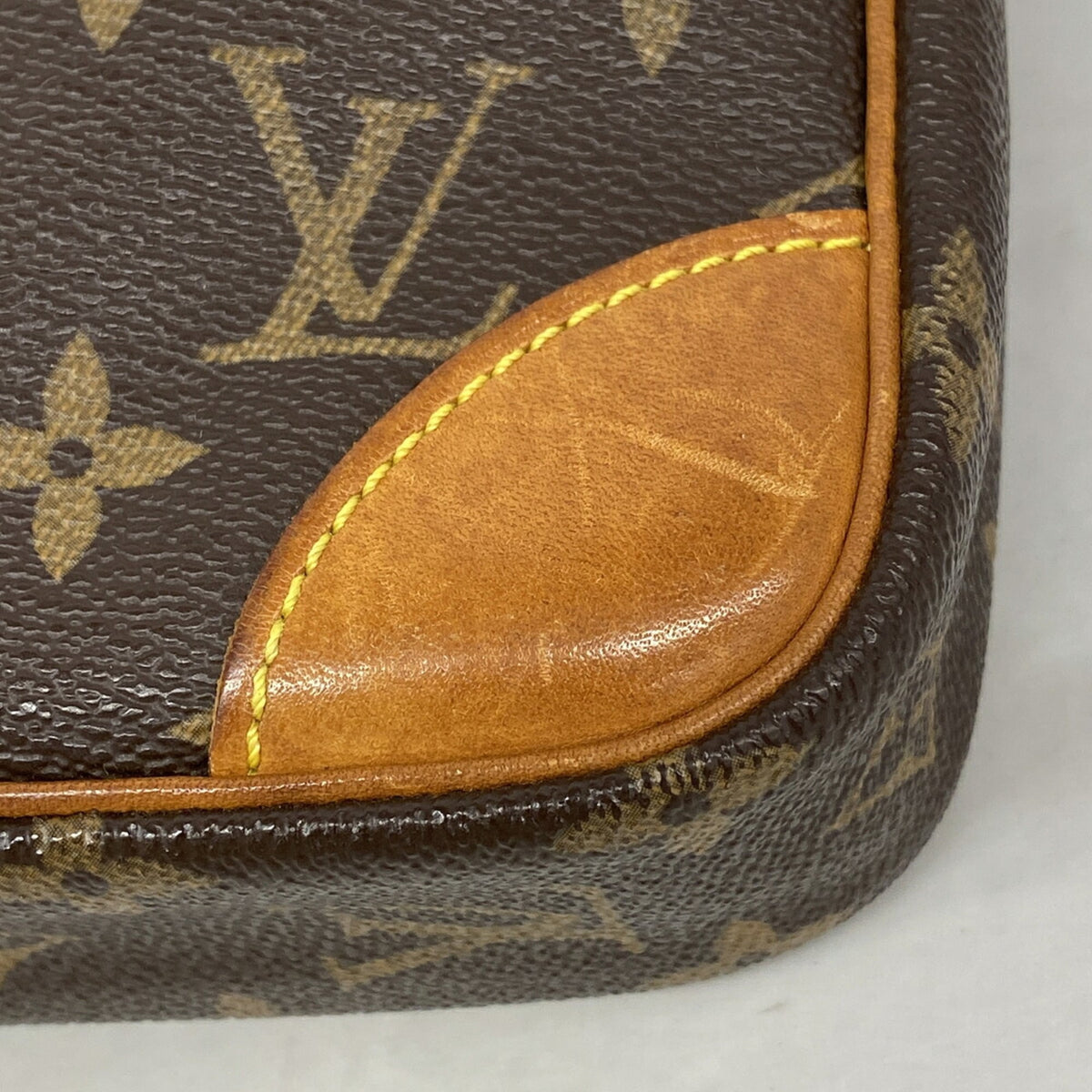 Louis Vuitton Brown Shoulder Bag (Pre-Owned)
