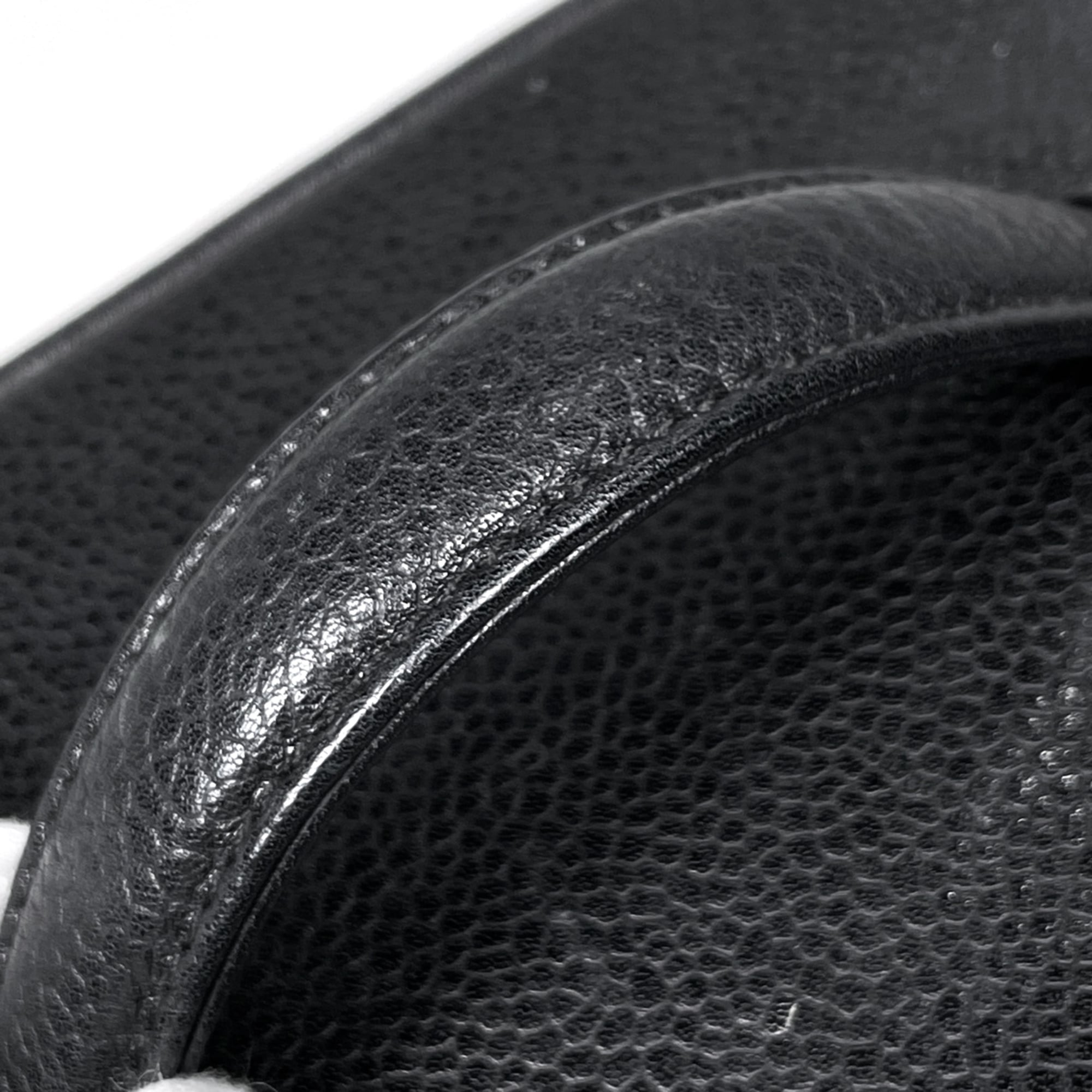 Chanel Black Grained Calfskin Pouch Vanity Bag (Pre-Owned)