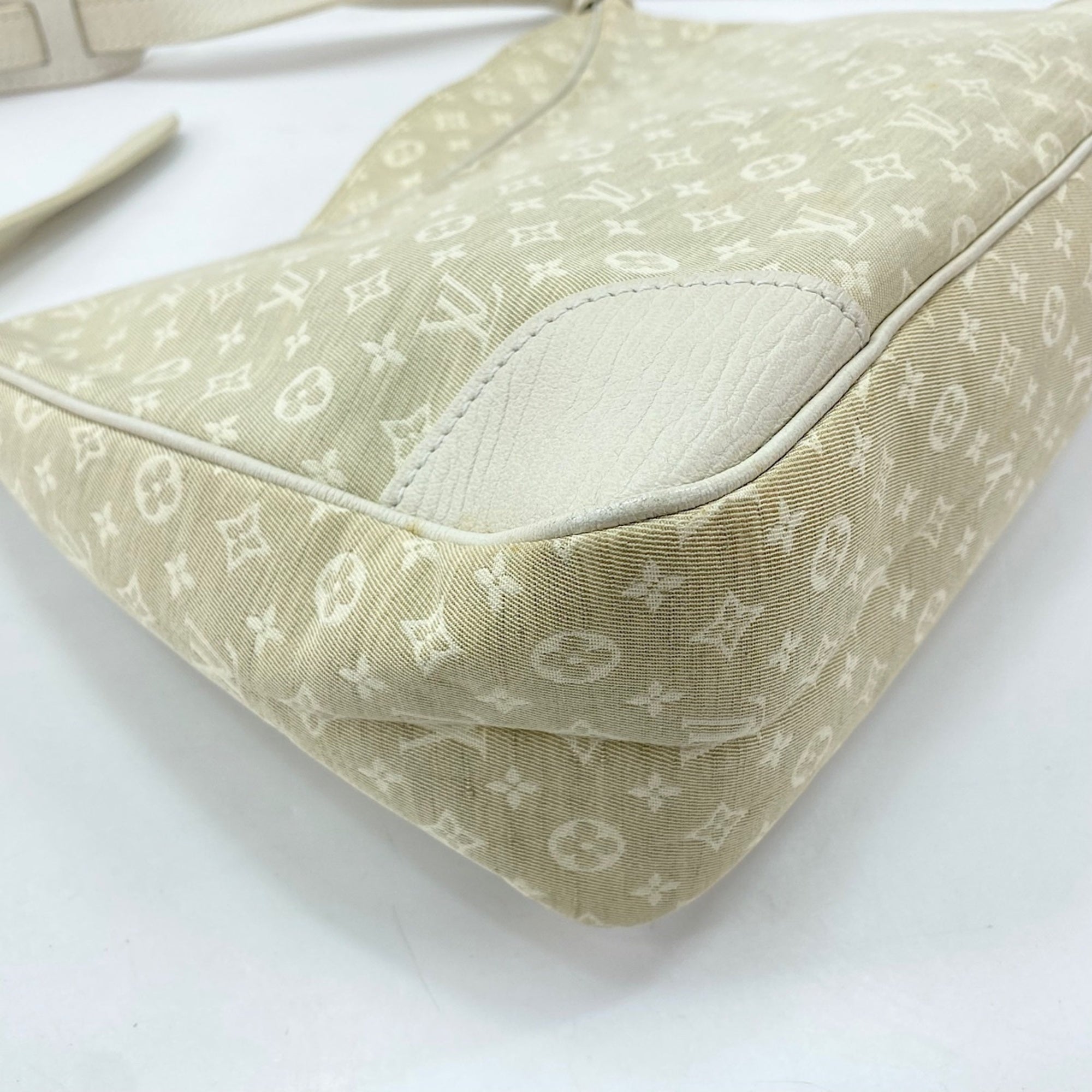 Louis Vuitton Beige Shoulder Bag (Pre-Owned)