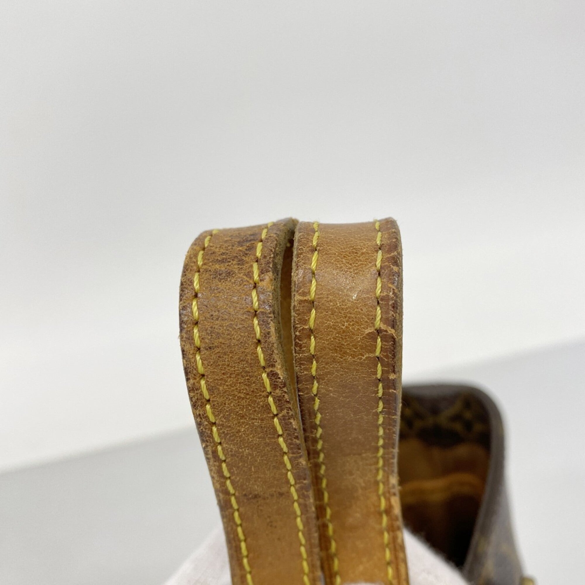 Louis Vuitton Brown Handbag (Pre-Owned)