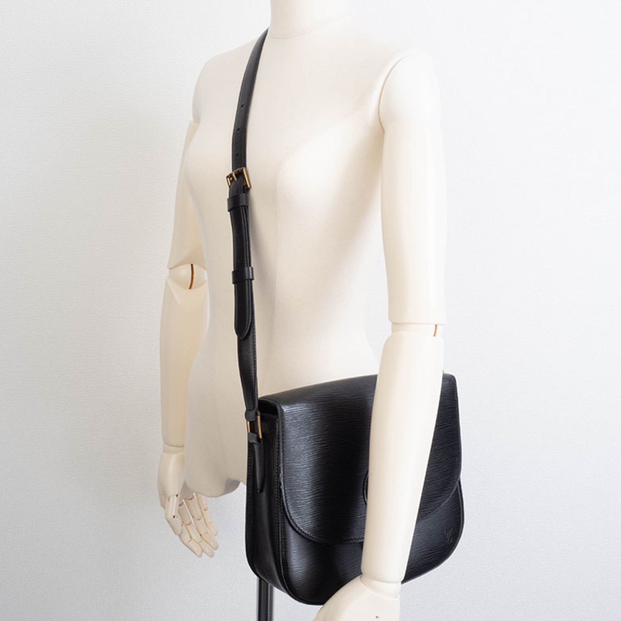 Louis Vuitton Black Epi Leather Shoulder Bag (Pre-Owned)