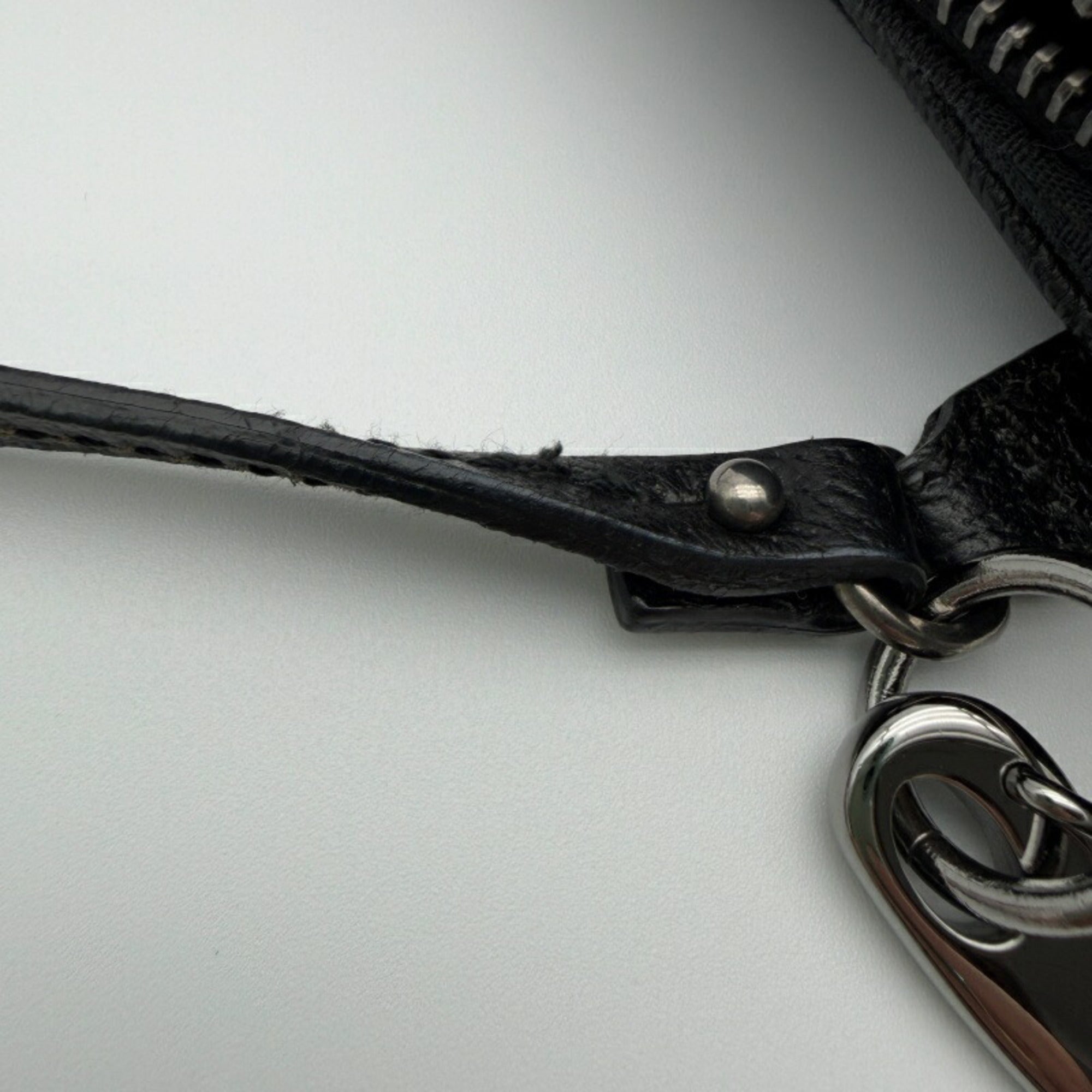 Gucci Gg Canvas Black Gg Canvas Leather Shoulder Bag (Pre-Owned)