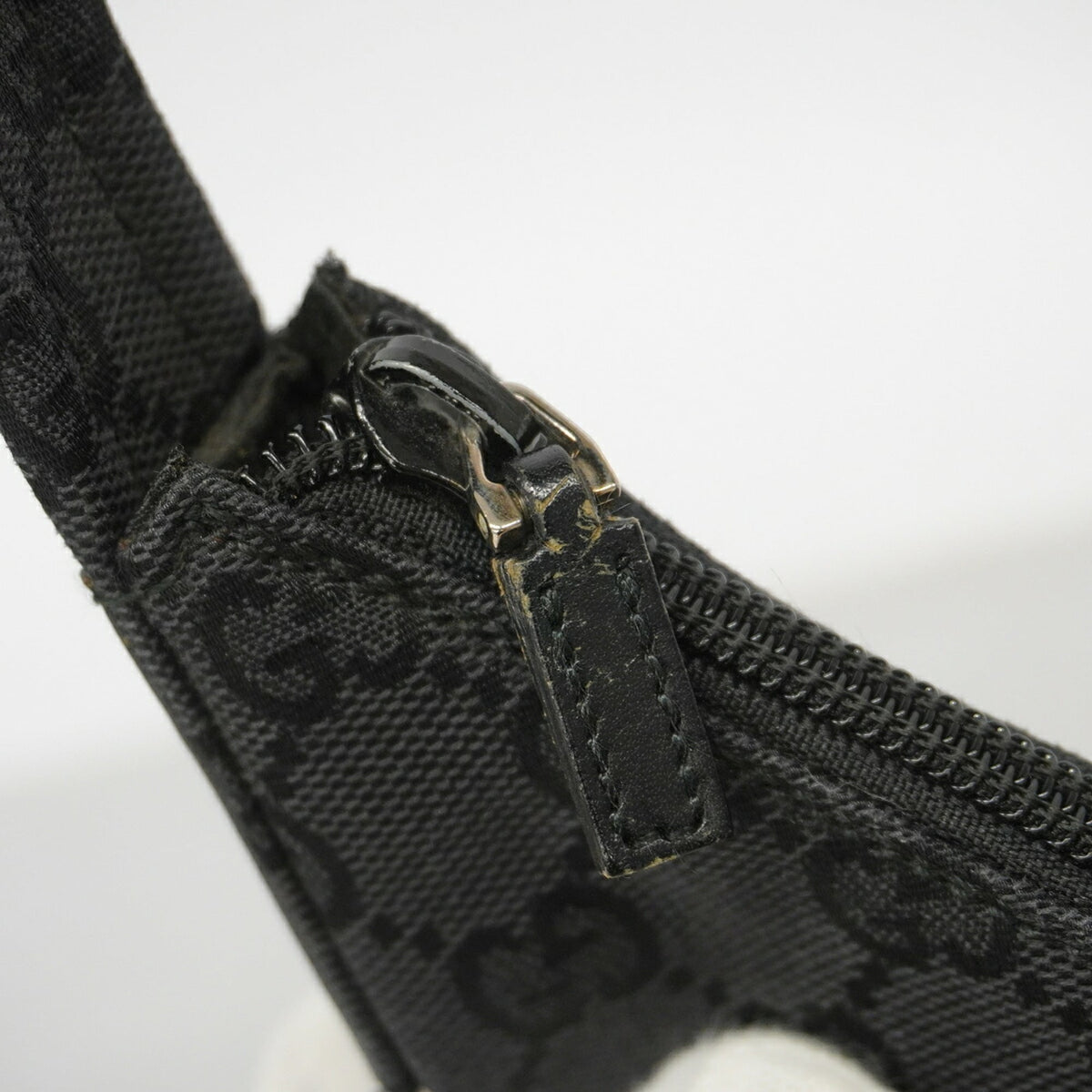 Gucci Black Canvas Shoulder Bag (Pre-Owned)