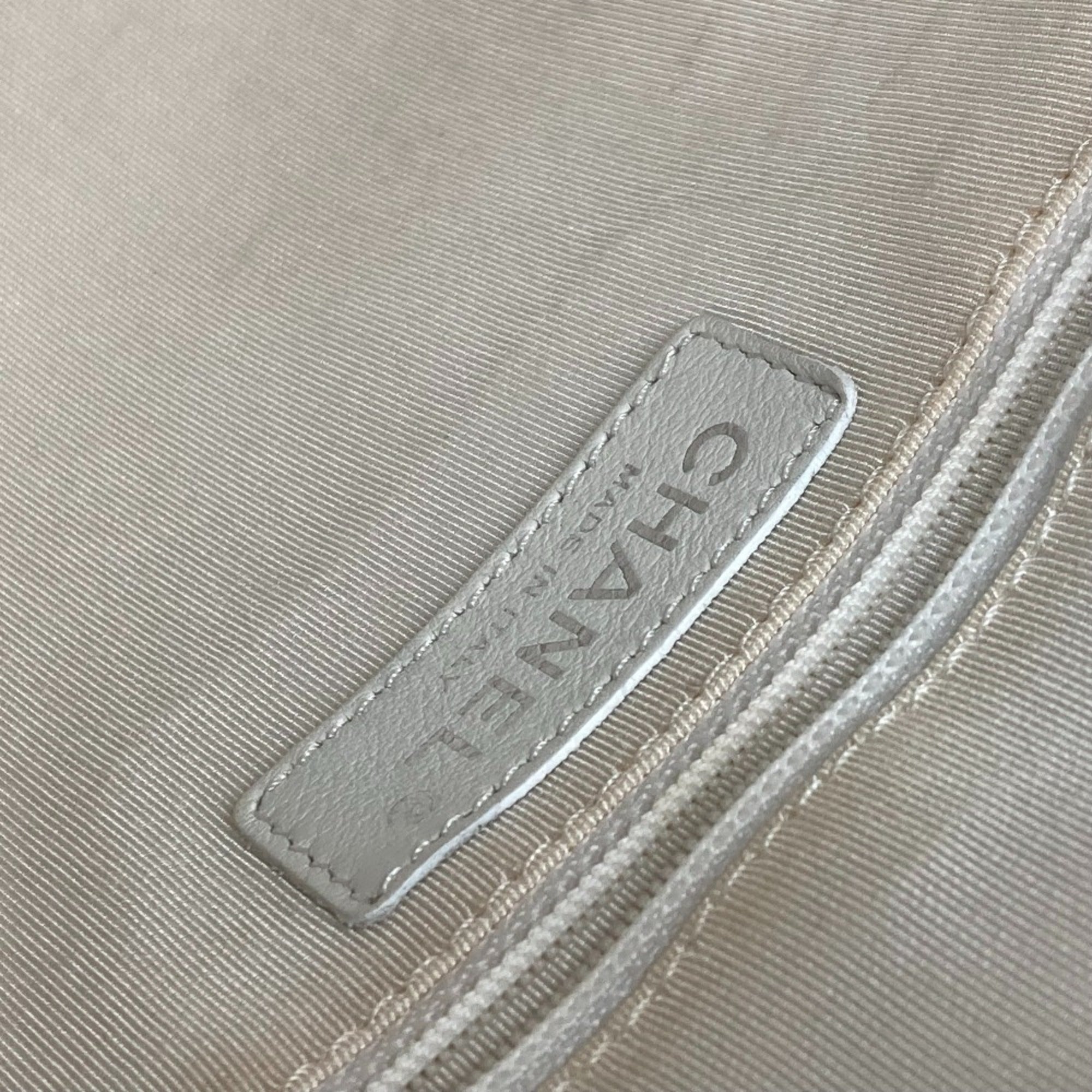 Chanel White Leather Boston Bag (Pre-Owned)